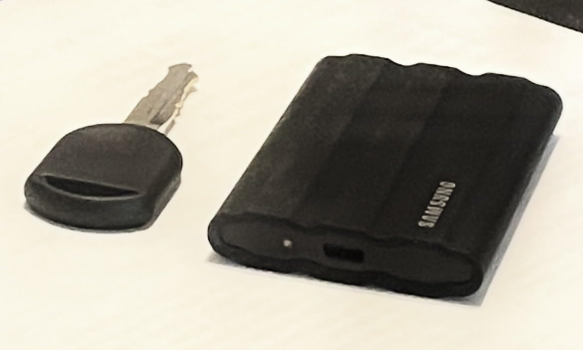 Samsung T7 Shield 2TB, Portable SSD, up-to 1050MB/s, USB 3.2 Gen2, Rugged, IP65 Water & Dust Resistant, for Photographers, Content Creaters and Gaming, Extenal Solid State Drive (MU-PE2T0S/AM), Black customer photo 2