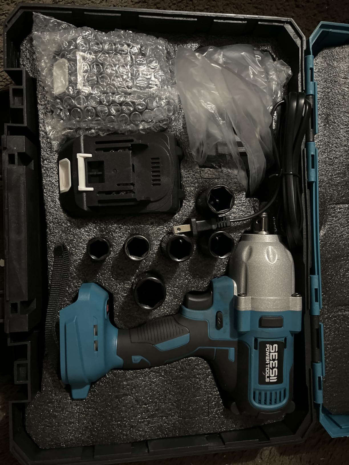 Seesii Impact Wrench 665 FT-LBS(900N.m) 3300IPM 1/2 Impact Gun High Torque Electric Impact Driver Cordless Impact Wrench with 21V 2x4.0Ah Battery 6 Sockets&Case customer photo 2