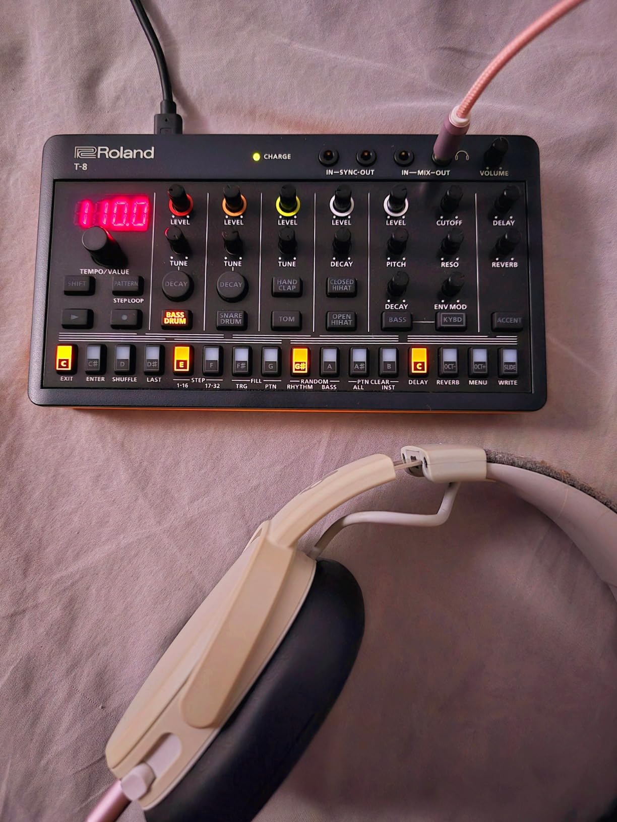 Roland AIRA Compact T-8 Beat Machine - Ultra-Portable Rhythm and Bass Machine with Genuine Roland Sounds, TR-REC Sequencer, Six Rhythm Tracks, Built-in Effects, USB and MIDI customer photo 1