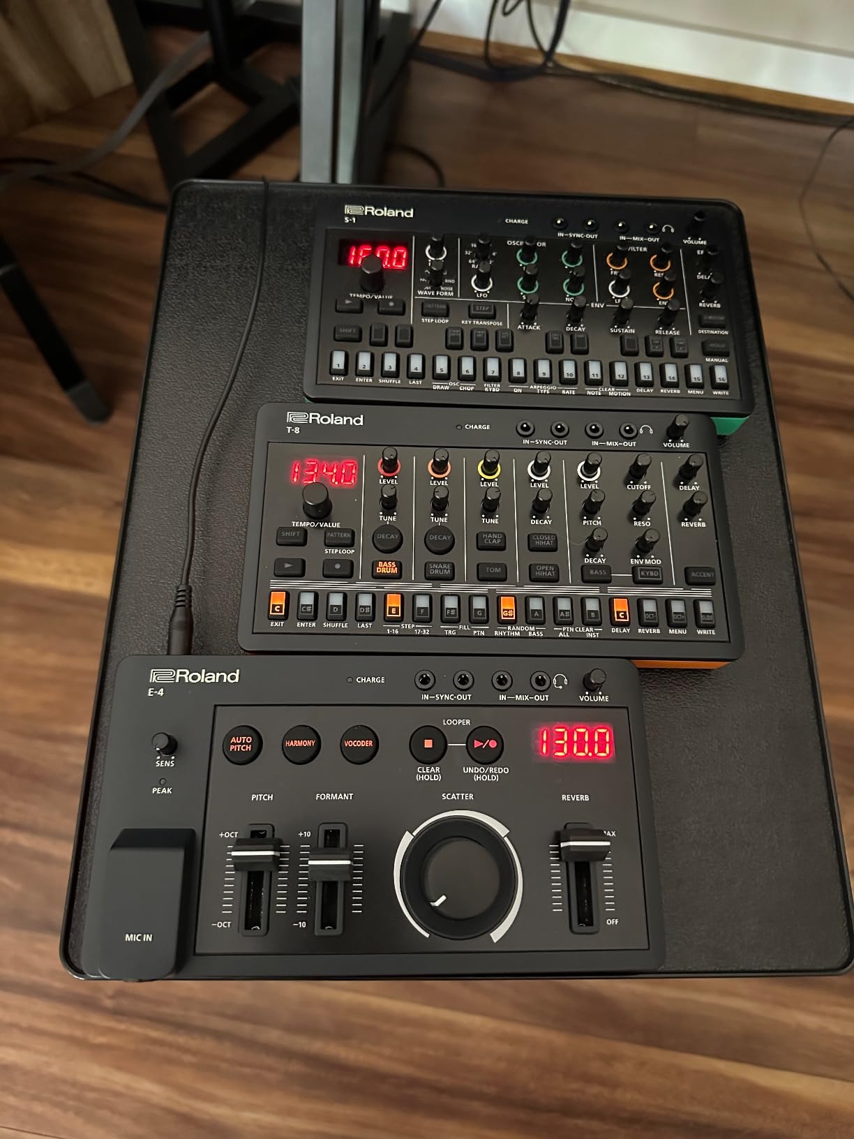 Roland AIRA Compact T-8 Beat Machine - Ultra-Portable Rhythm and Bass Machine with Genuine Roland Sounds, TR-REC Sequencer, Six Rhythm Tracks, Built-in Effects, USB and MIDI customer photo 2