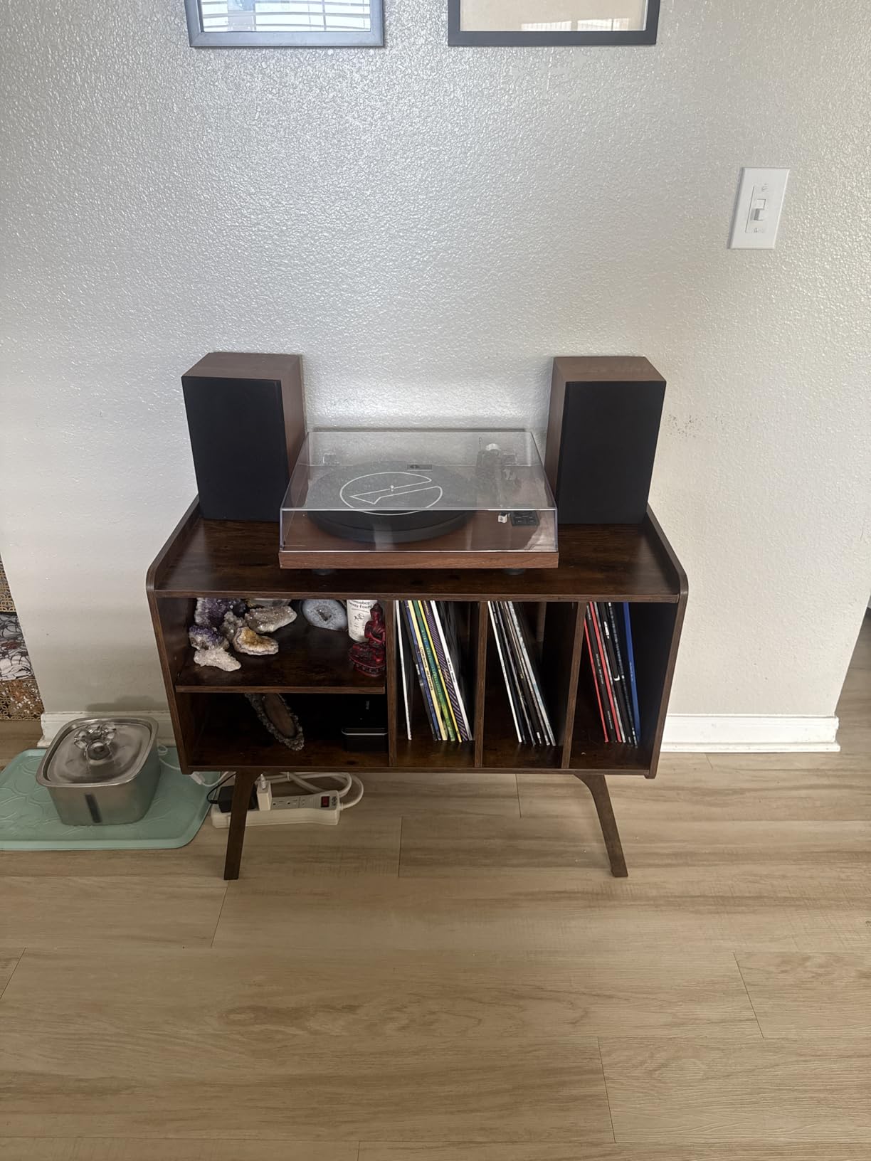 Lerliuo Record Player Stand with 4 Cabinet Holds Up to 220 Albums, Large Turntable Stand with Beech Wood Legs, Mid-Century Record Player Table, Brown Vinyl Holder Storage Shelf for Bedroom Living Room customer photo 1