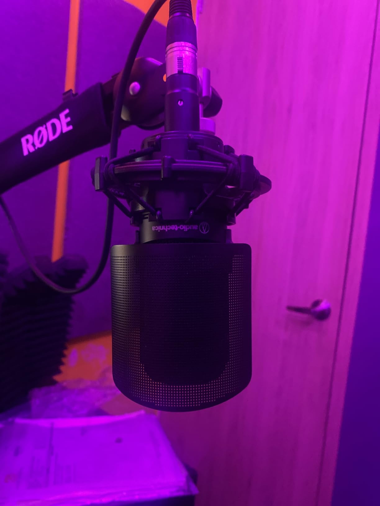 Audio-Technica AT8175 20 Series Exclusive Pop Filter Pop Guard Compatible with AT2020USB-X, AT2020USB+, AT2020, AT2035, AT2050 customer photo 1
