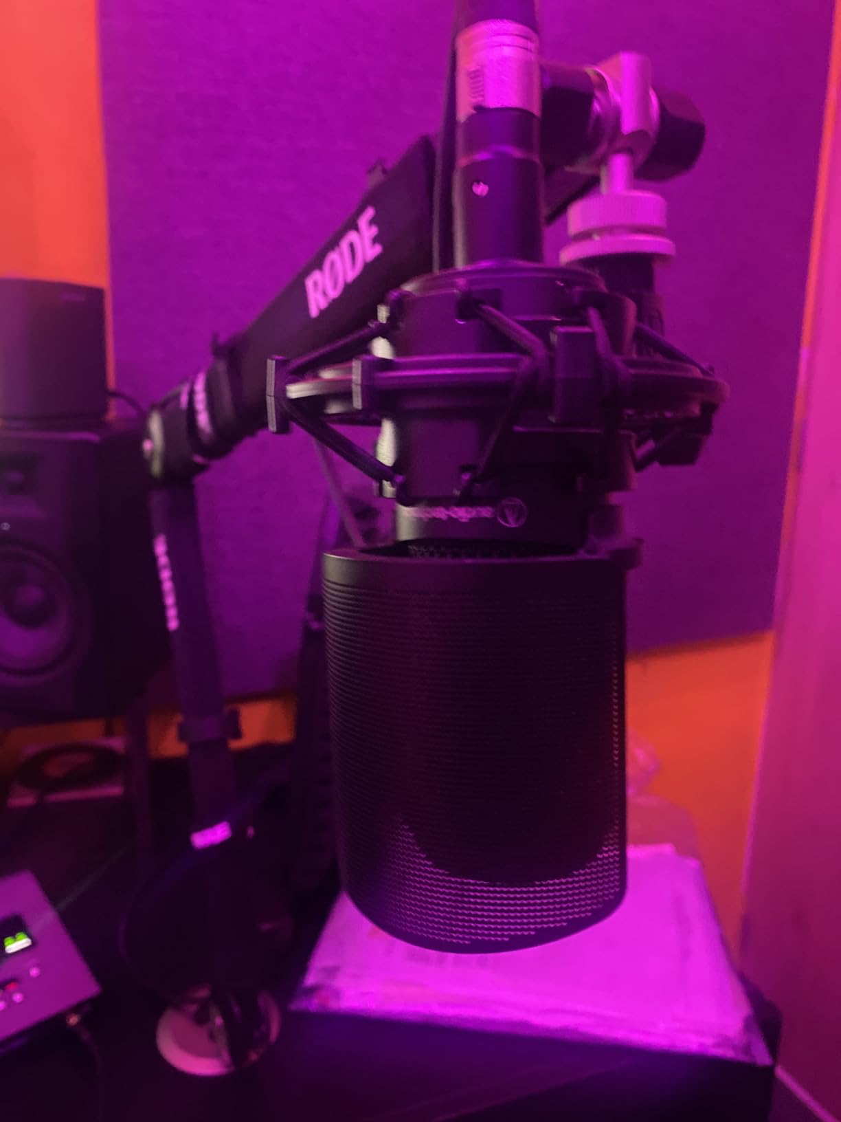 Audio-Technica AT8175 20 Series Exclusive Pop Filter Pop Guard Compatible with AT2020USB-X, AT2020USB+, AT2020, AT2035, AT2050 customer photo 2