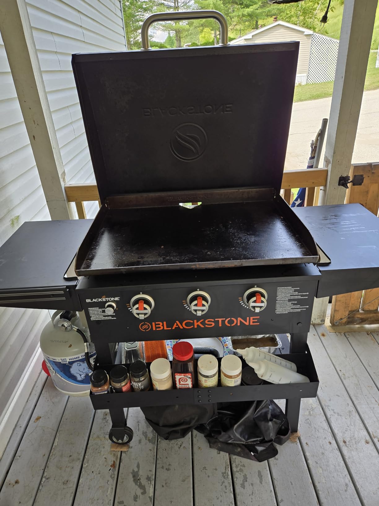 Blackstone 28 Inch Griddle 2080 Original 3-Burner XL Griddle with Hood and Side Shelves Outdoor Flat Top Grill customer photo 1