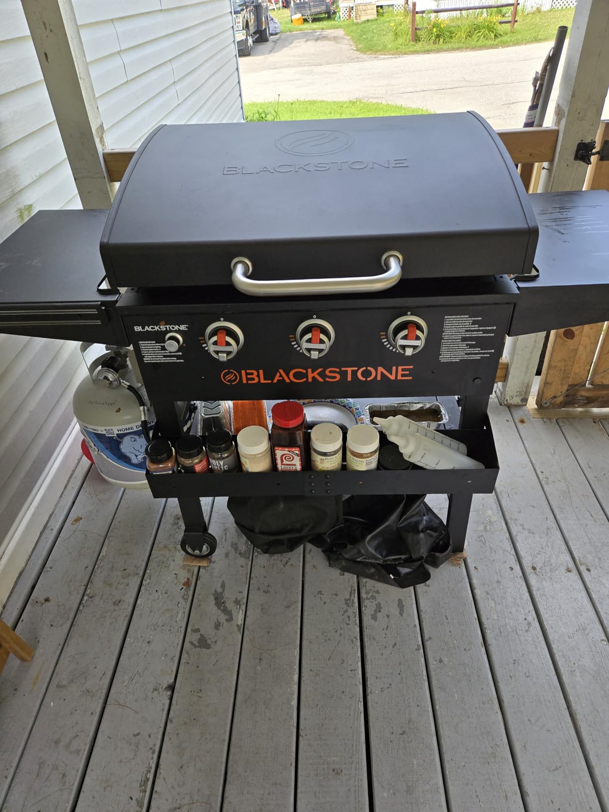 Blackstone 28 Inch Griddle 2080 Original 3-Burner XL Griddle with Hood and Side Shelves Outdoor Flat Top Grill customer photo 2