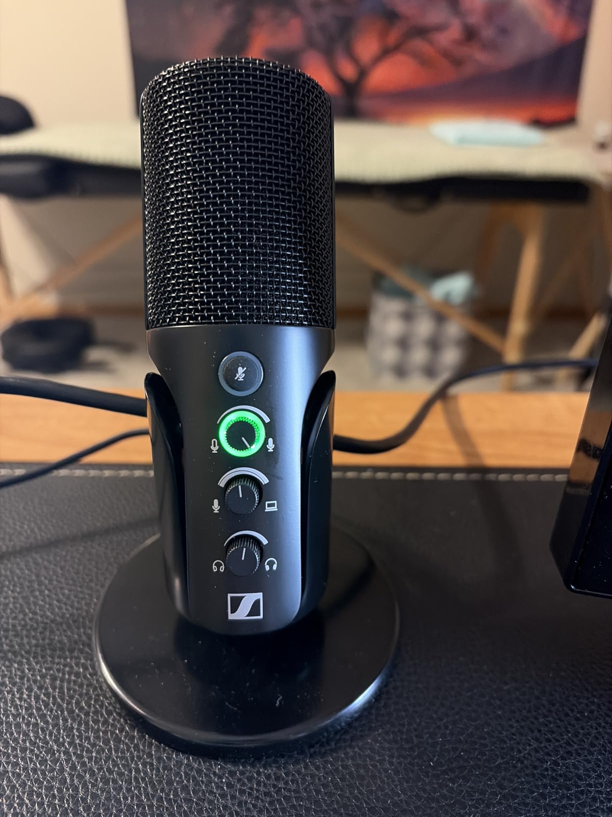 SENNHEISER Professional Profile - USB Cardioid Condenser Microphone & Table Stand, 1.2 m USB-C Cable - Mute Button, Built-in Headphone Jack, Gain, Mix & Volume Control, for PC & Mac, Black customer photo 2