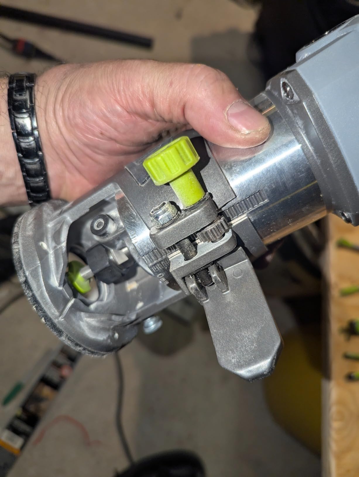 WORKPRO Compact Router Combo Kit, 6.5 Amp Compact Router Fixed Base & Plunge Router for Woodworking Slotting Trimming, 6 Variable Speeds to 32000 RPM customer photo 1