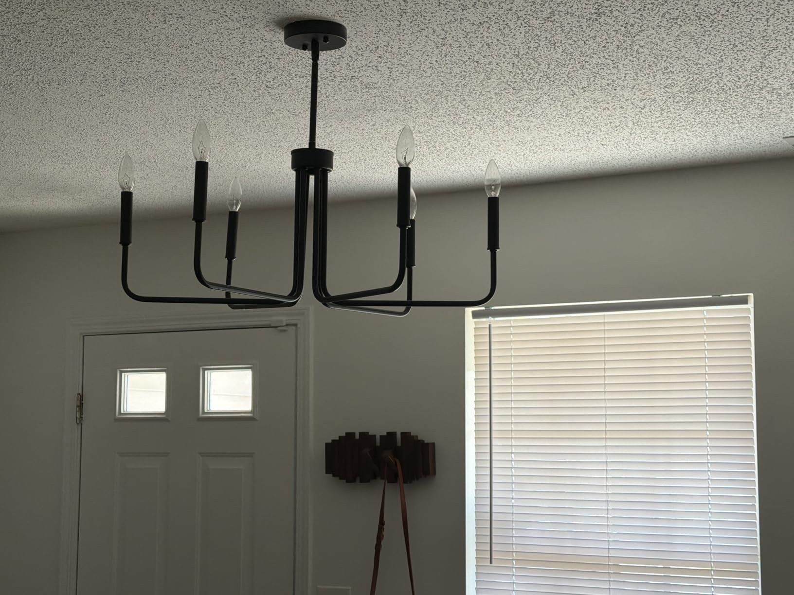 Black Chandelier, 6-Light Farmhouse Chandelier for Dining Room Lighting Fixtures Hanging, Dining Light Fixtures Industrial Modern Chandelier for Bedroom, Foyer, Hall, Kitchen, Living Room and Entryway customer photo 1