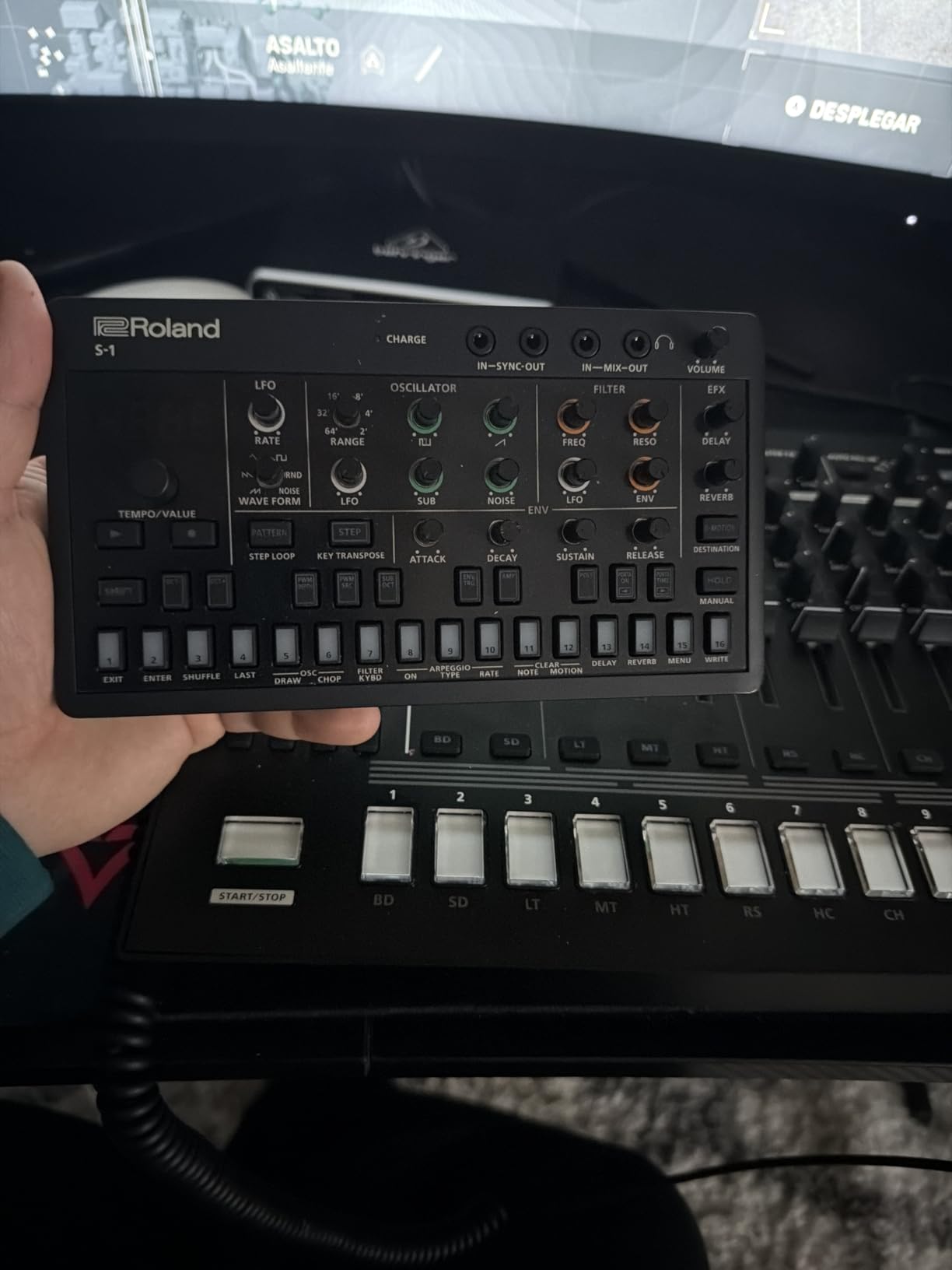 Roland AIRA Compact S-1 Tweak Synth - Ultra-Portable Micro Polysynth with Advanced Tools customer photo 2