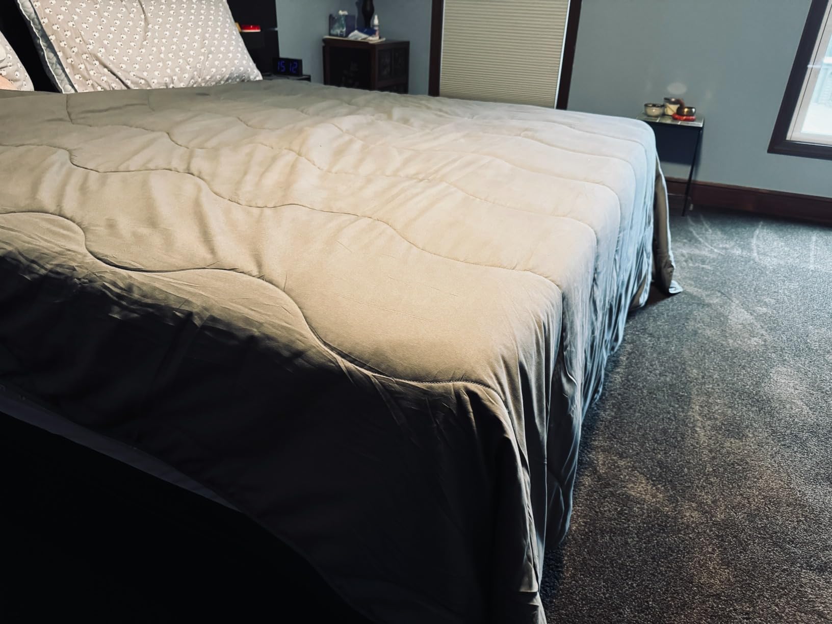 MEELUS Lightweight Comforter Cooling White, All Season Duvet Insert Breathable King Size Summer Bedding, Soft Microfiber Cool Down Alternative Quilt with Corner Tabs customer photo 1