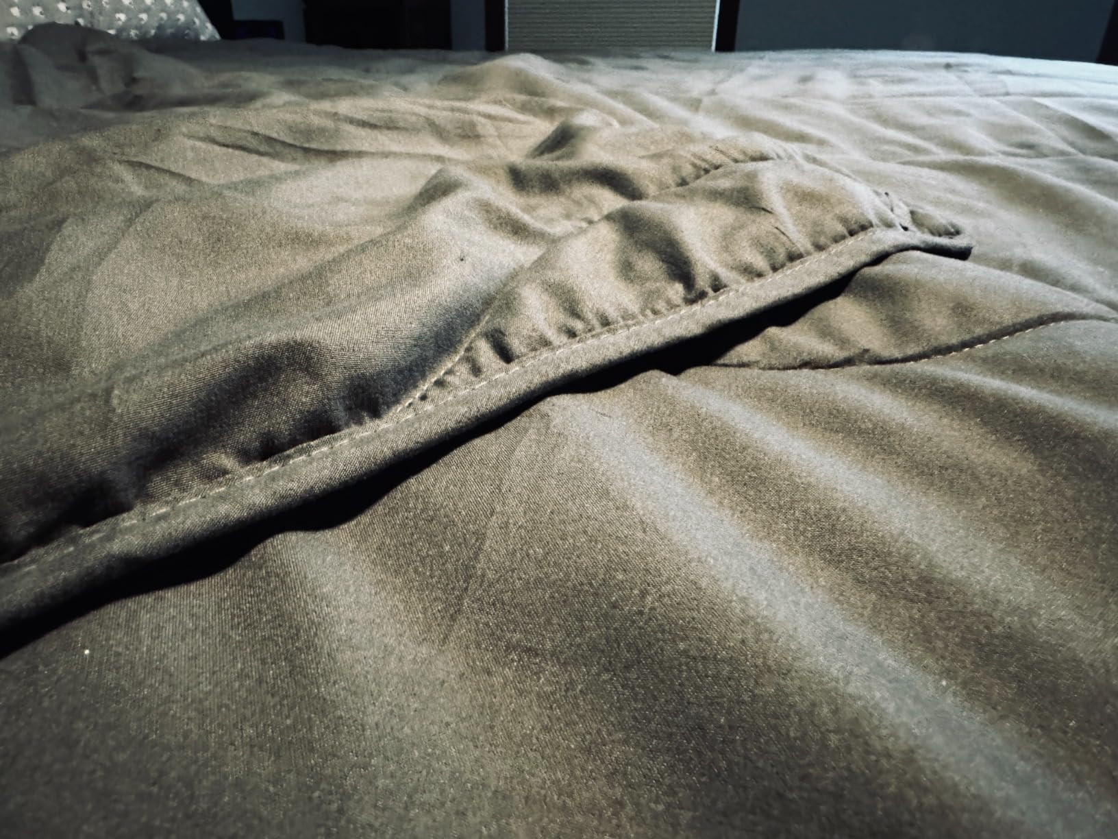 MEELUS Lightweight Comforter Cooling White, All Season Duvet Insert Breathable King Size Summer Bedding, Soft Microfiber Cool Down Alternative Quilt with Corner Tabs customer photo 2