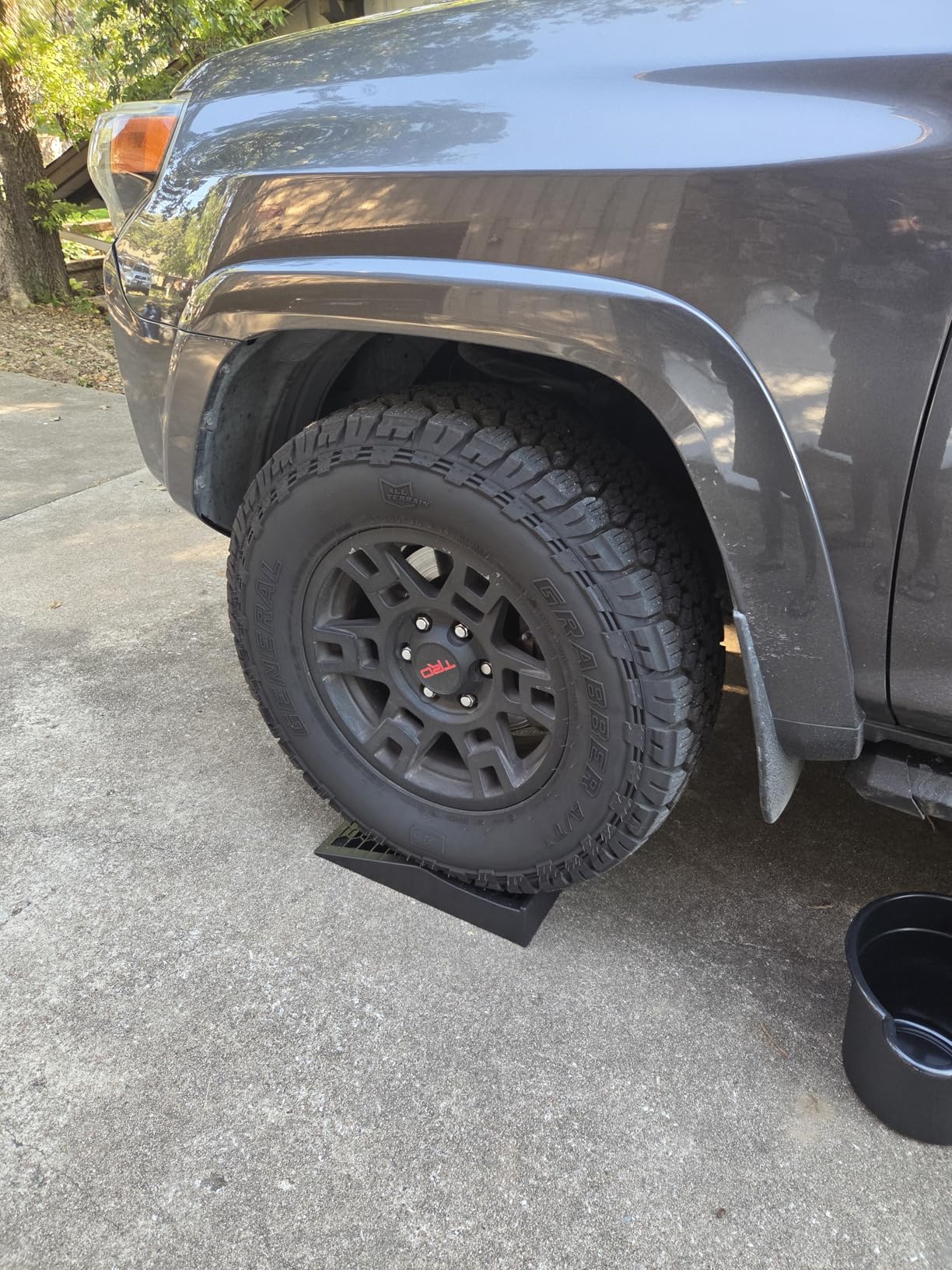 HOXWELL Portable Car Ramps for Oil Changes High Lift, Heavy Duty Low Profile Car Ramps for Jack Support, Vehicle Ramps for Garage, 31.5''x8.1''x4.9'', GVW 10000 LBS, 2PCS customer photo 2