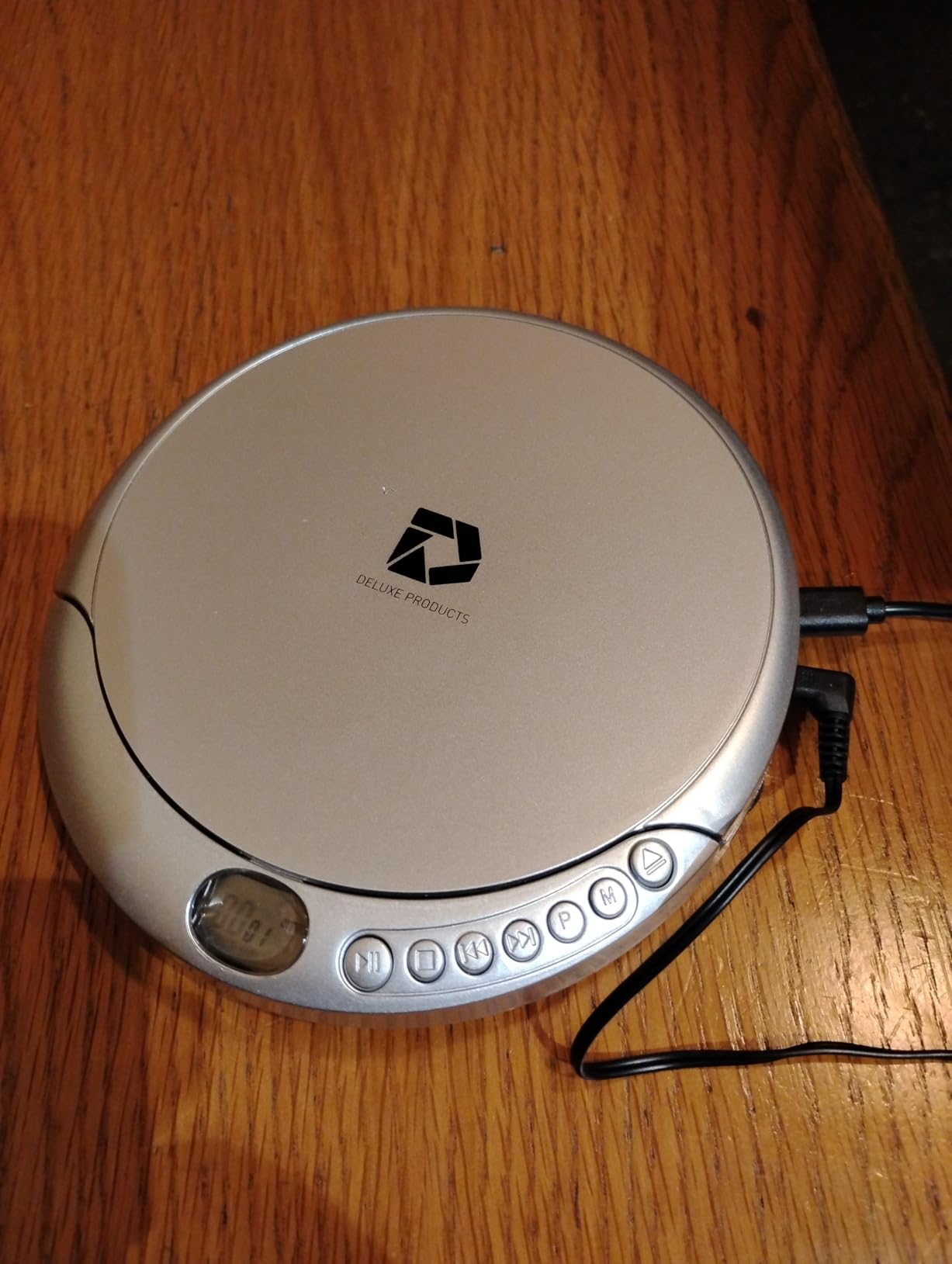 Deluxe Products CD Player Portable with 60 Second Anti Skip, Stereo Earbuds, Includes Aux in Cable and AC USB Power Cable for use at Home or in Car. Blue customer photo 2