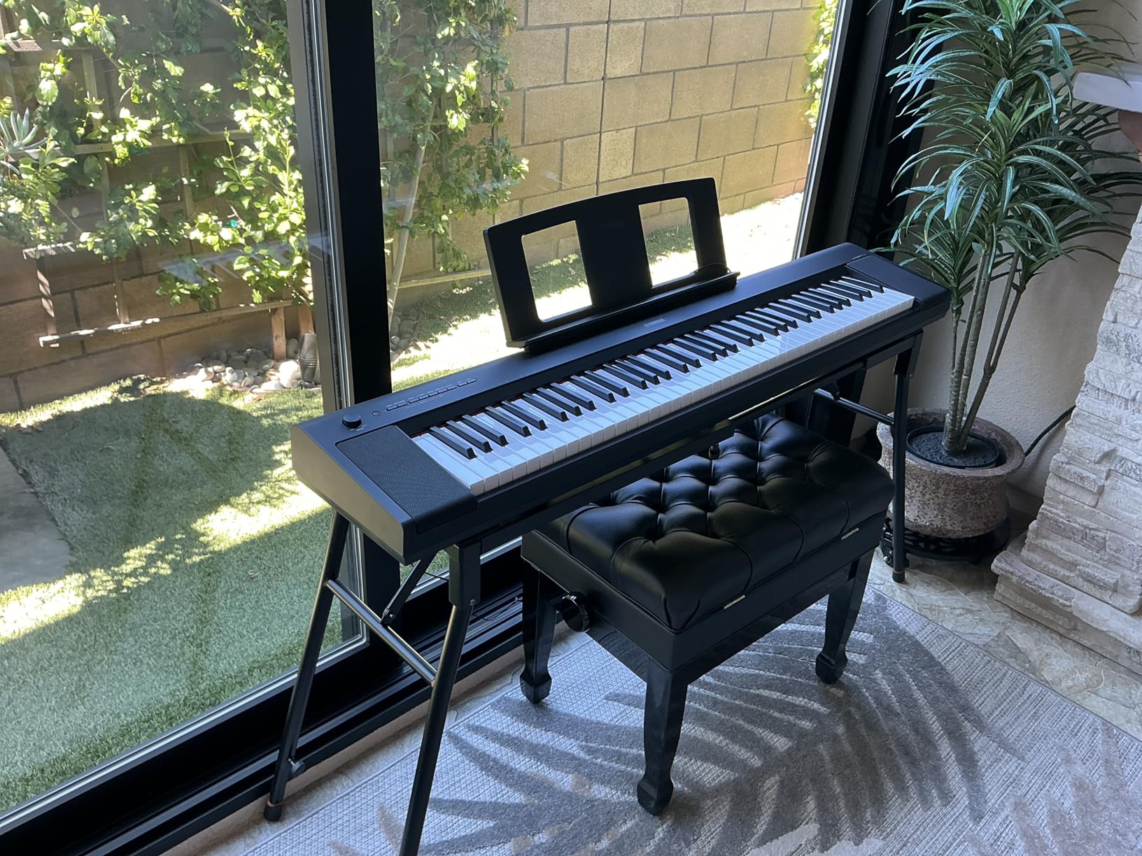 Yamaha Piaggero NP15B 61-Key Ultra-Portable Digital Piano, Touch Sensitive Keys, Metronome, Recording Function, Black customer photo 1