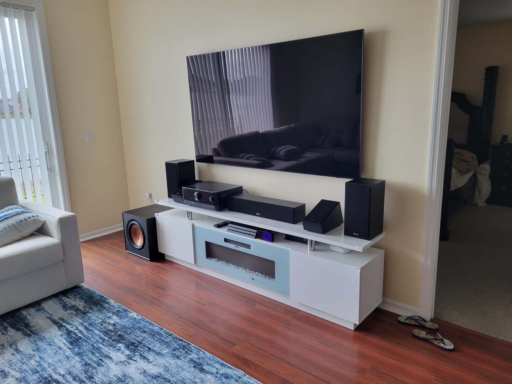 Klipsch Reference R-101SW 10 inch Front-Firing Subwoofer with All-new Spun-Copper 10 inch woofers and an All-Digital Amplifier for Premium Home Theater Sound in Black customer photo 2