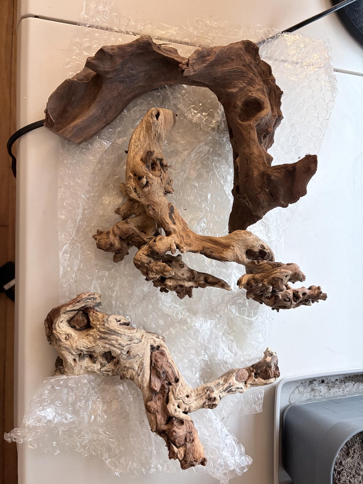 Jorewood Natural Small Aquarium Driftwood for Fish Tanks & Reptile Terrariums - 100% Safe Fish Tank Decorations, Unique Twisted Branches 5-Piece 4-8 Inch Low Tannin, Easy to Sink customer photo 1