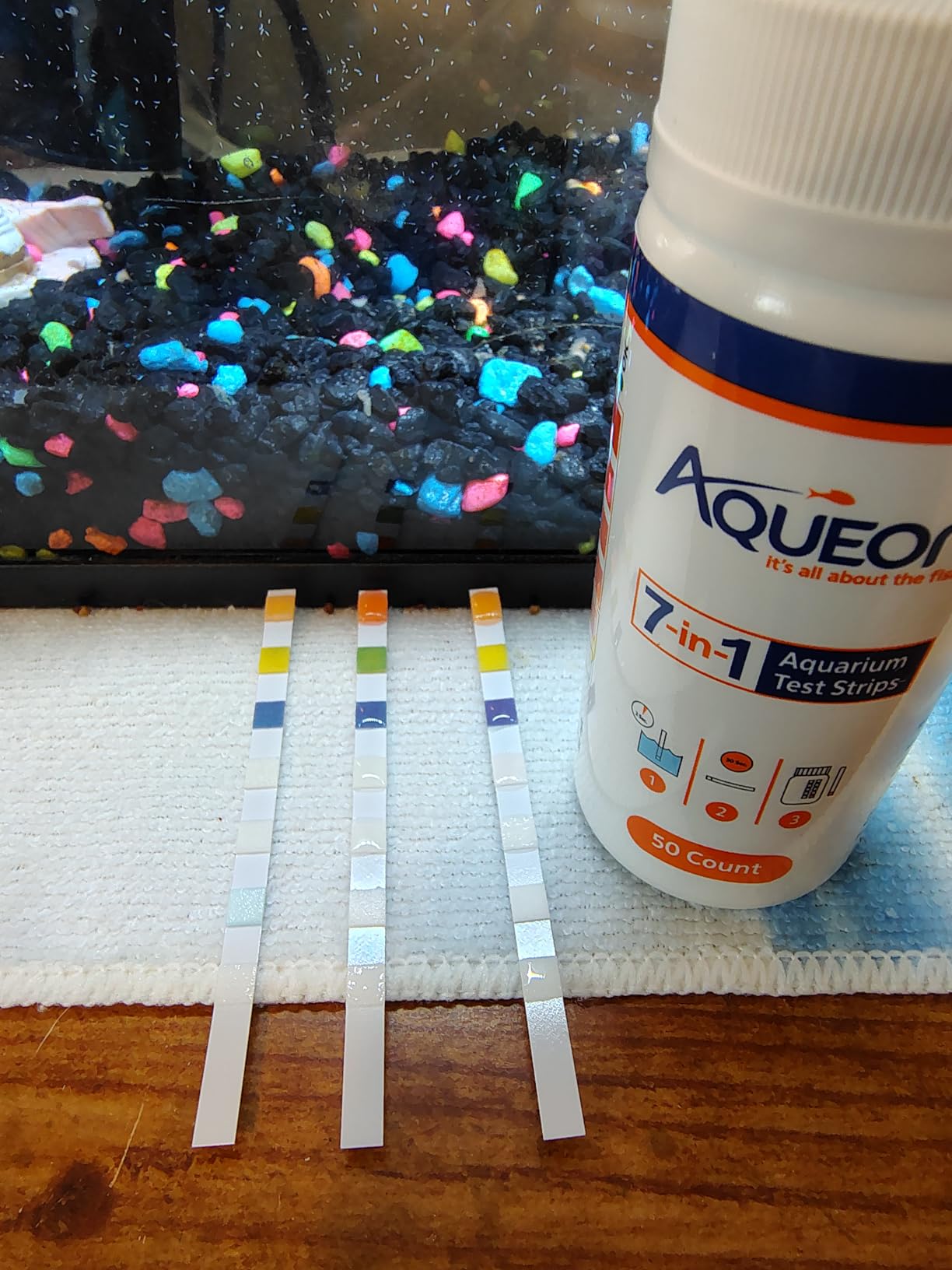 Aqueon 7-in-1 Aquarium Test Strips, Fast Results for pH, Total Alkalinity, Hardness, Nitrate, Nitrite, Free Chlorine and Iron Levels, 50 Count customer photo 1