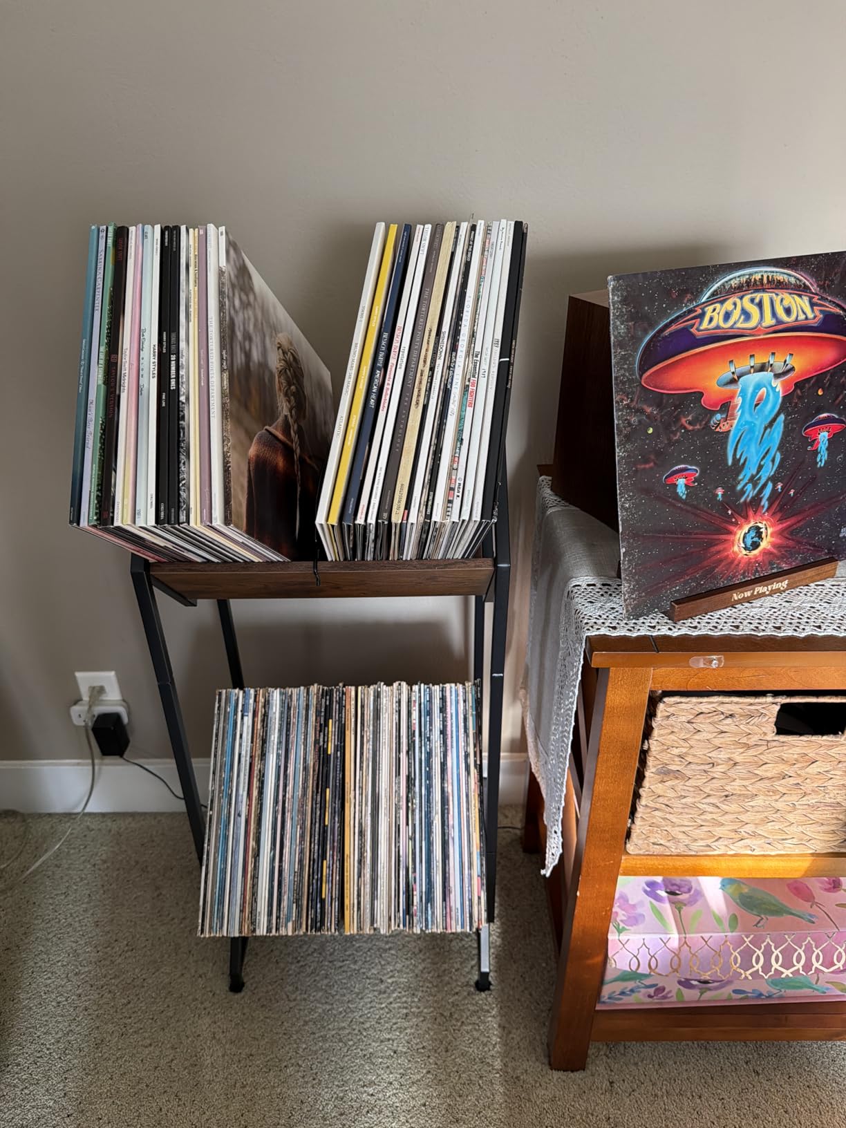 2-Tier Vinyl Record Storage, Metal Vinyl Record Holder for 160-200 LP Storage, Vintage Design Record Shelf for Albums Books Magazines Files, Matte Black customer photo 2
