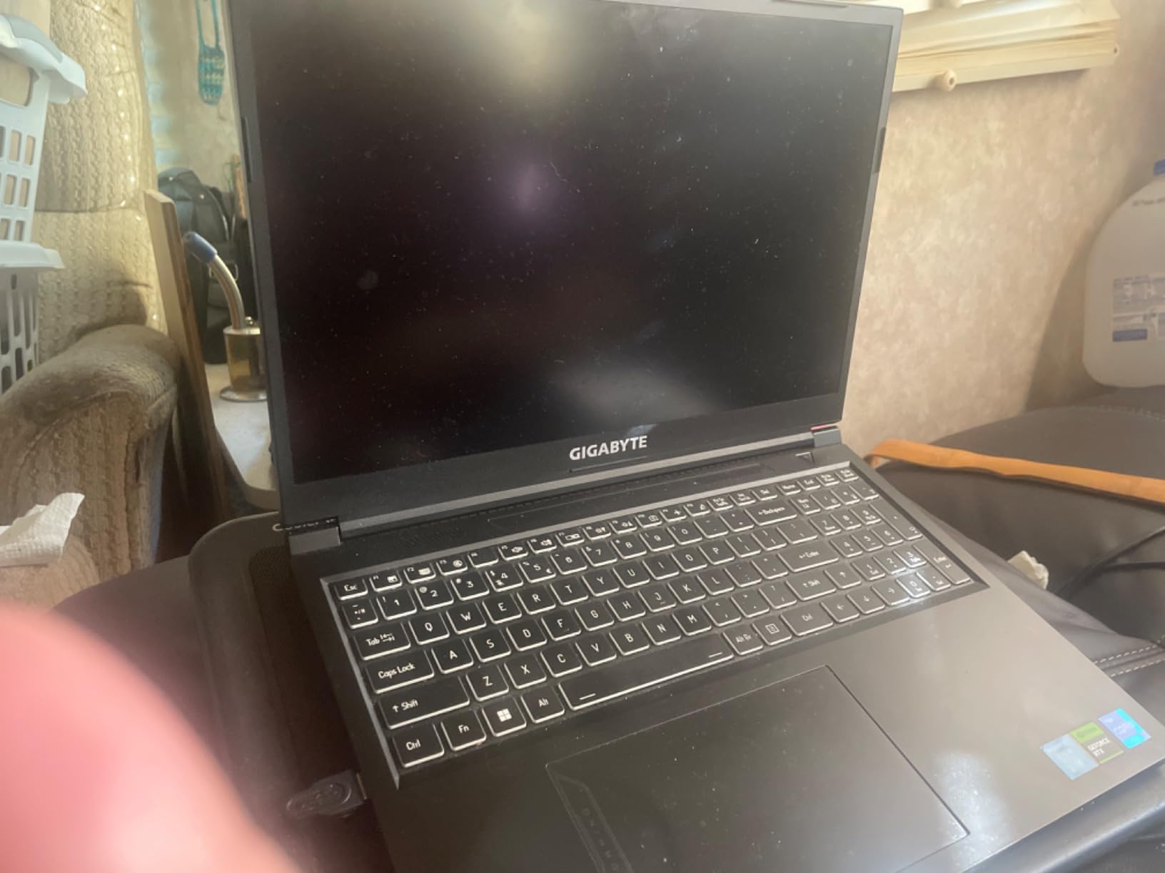 GIGABYTE G6 KF: 16