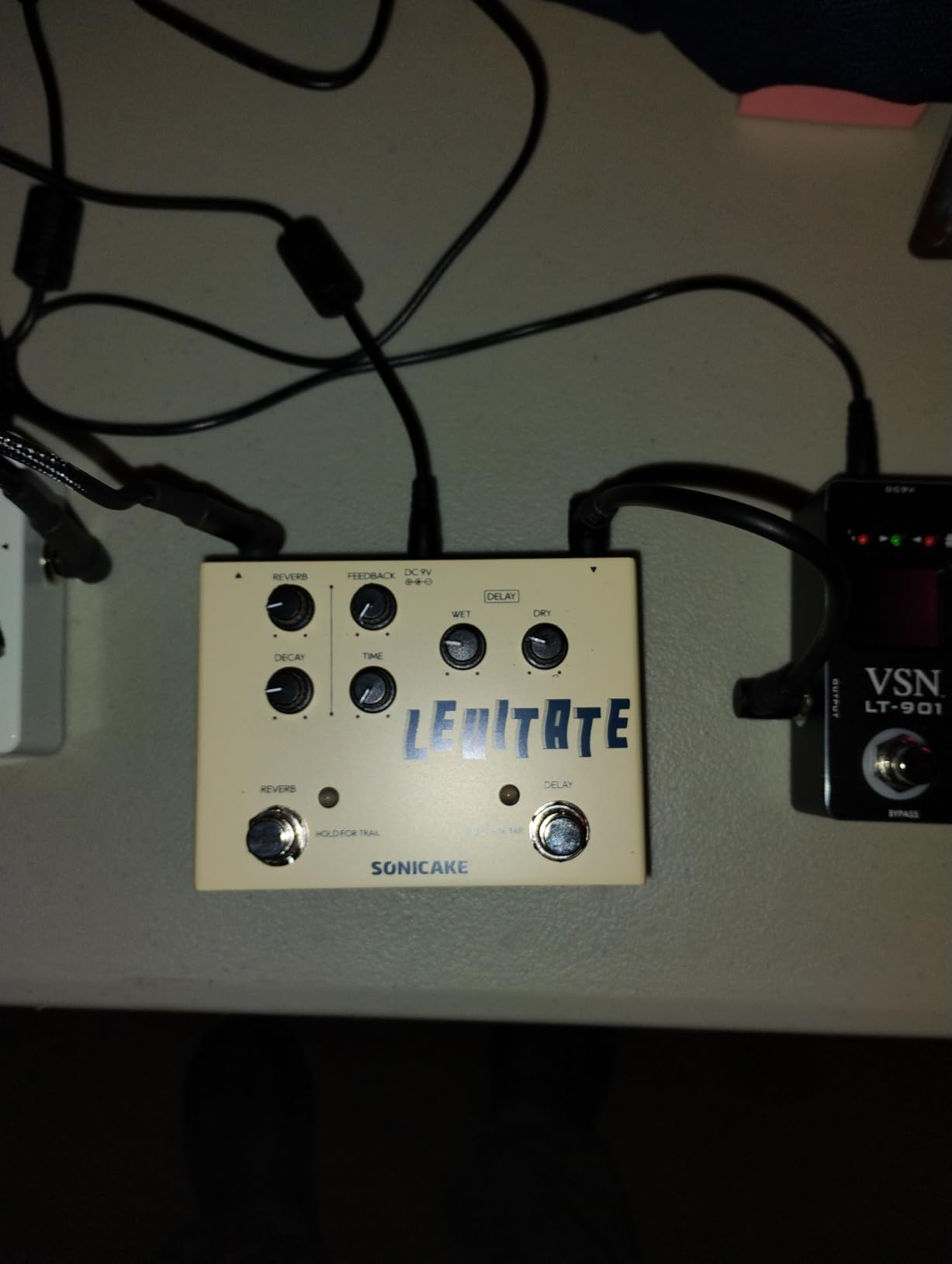 SONICAKE Acoustic Guitar Effects Pedal with Analog Preamp and Digital Reverb Acoustic Instruments with XLR Output - A Factory customer photo 2