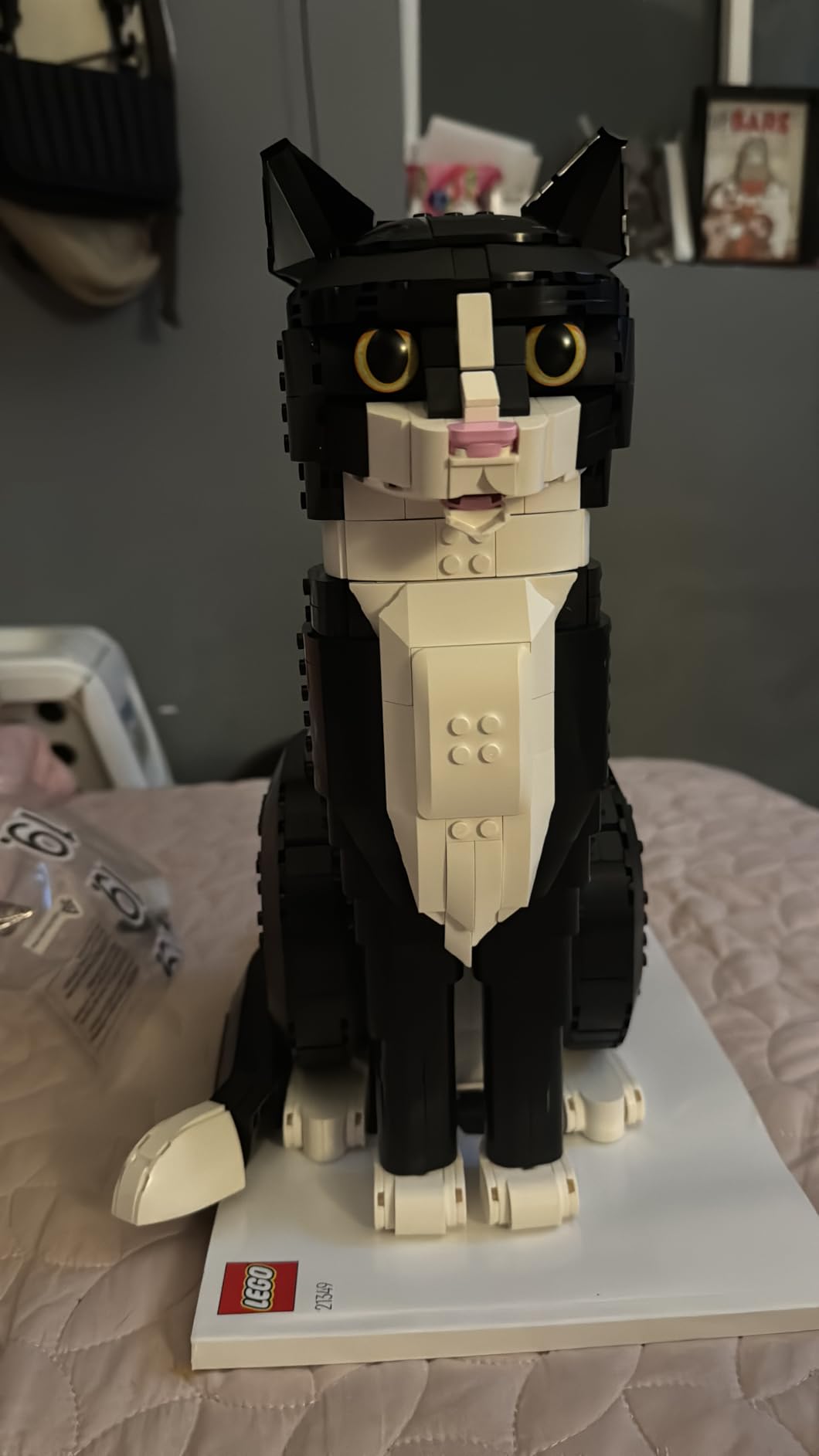 LEGO Ideas Tuxedo Cat - Building Sets for Adults, Ages 18+ - DIY Crafts Kit for Home Decor, Living Room or Bedroom - Gift for Animal Lovers - 21349 customer photo 1