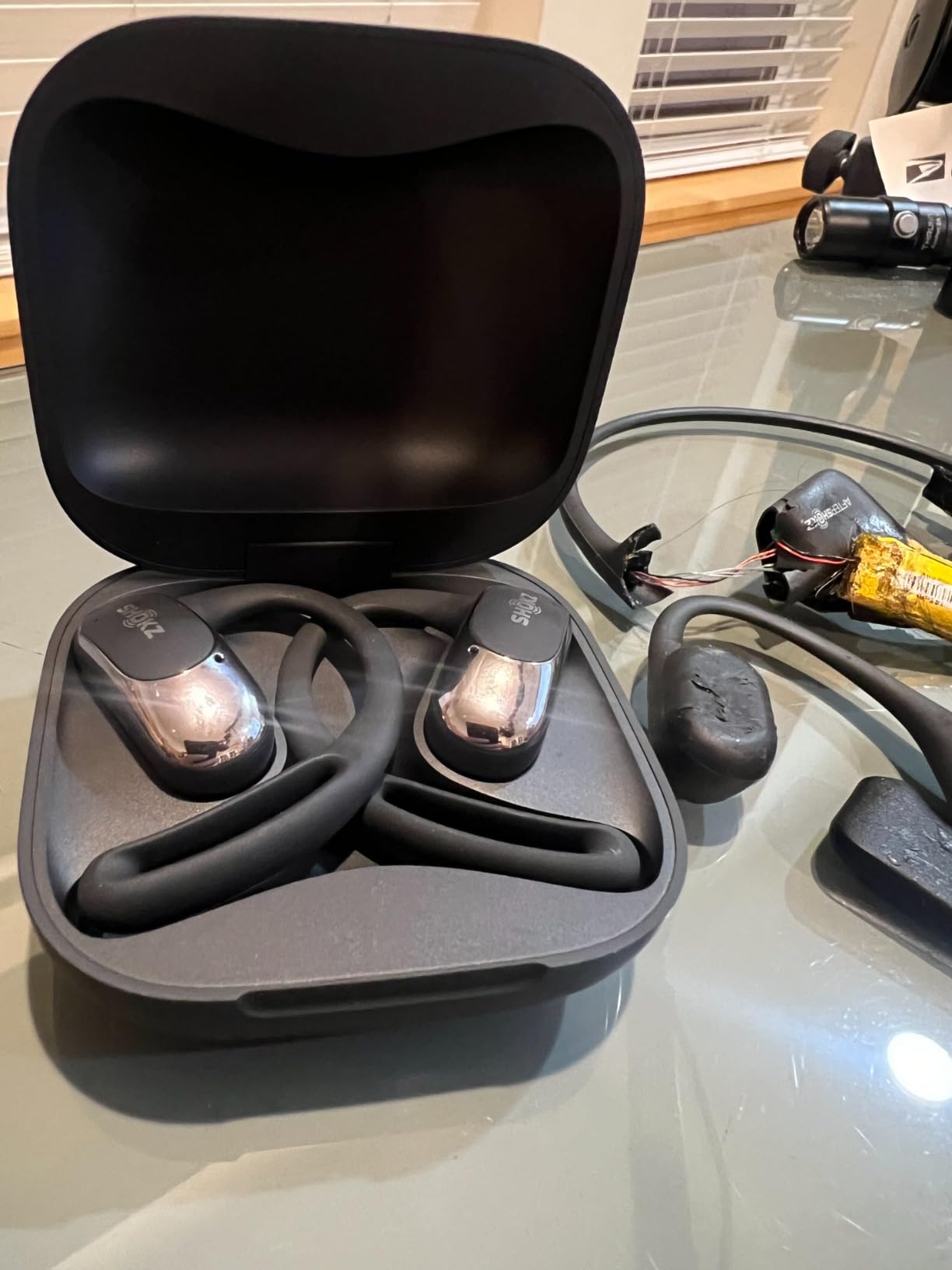 SHOKZ OpenFit Air - Open-Ear Headphones, True Wireless Earbuds, Water Resistant, Secure Earhooks for Daily Use, Black customer photo 2