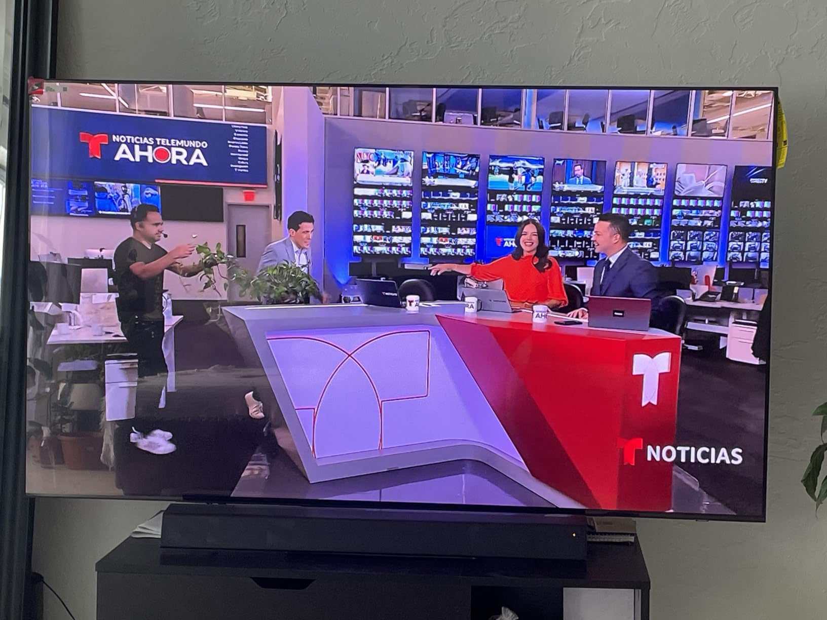 Samsung 65-Inch Class OLED 4K S90D Series HDR+ Smart TV (QN65S90D, 2024 Model) customer photo 1