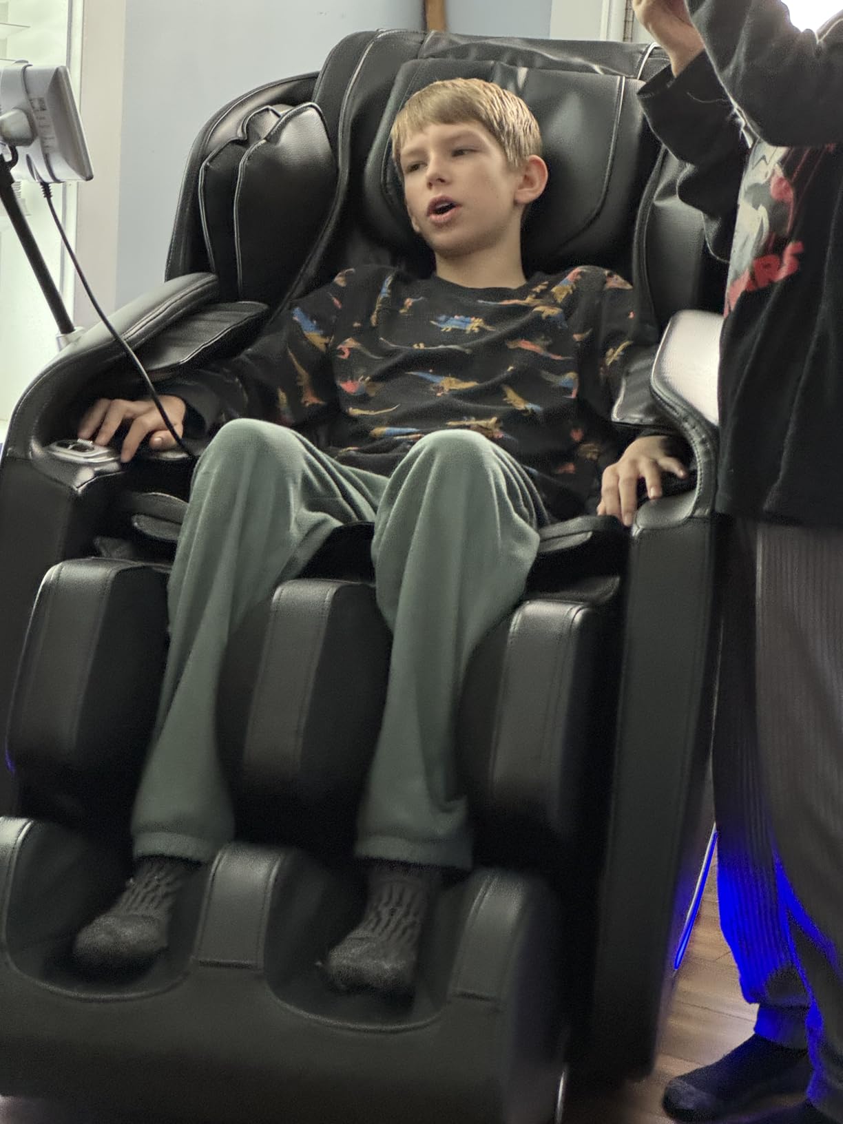 Real Relax Massage Chair Full Body with Unique Phone Controller, Zero Gravity 3D SL-Track Recliner with APP Control, Child Lock, Pause Button, Favor-06 customer photo 2
