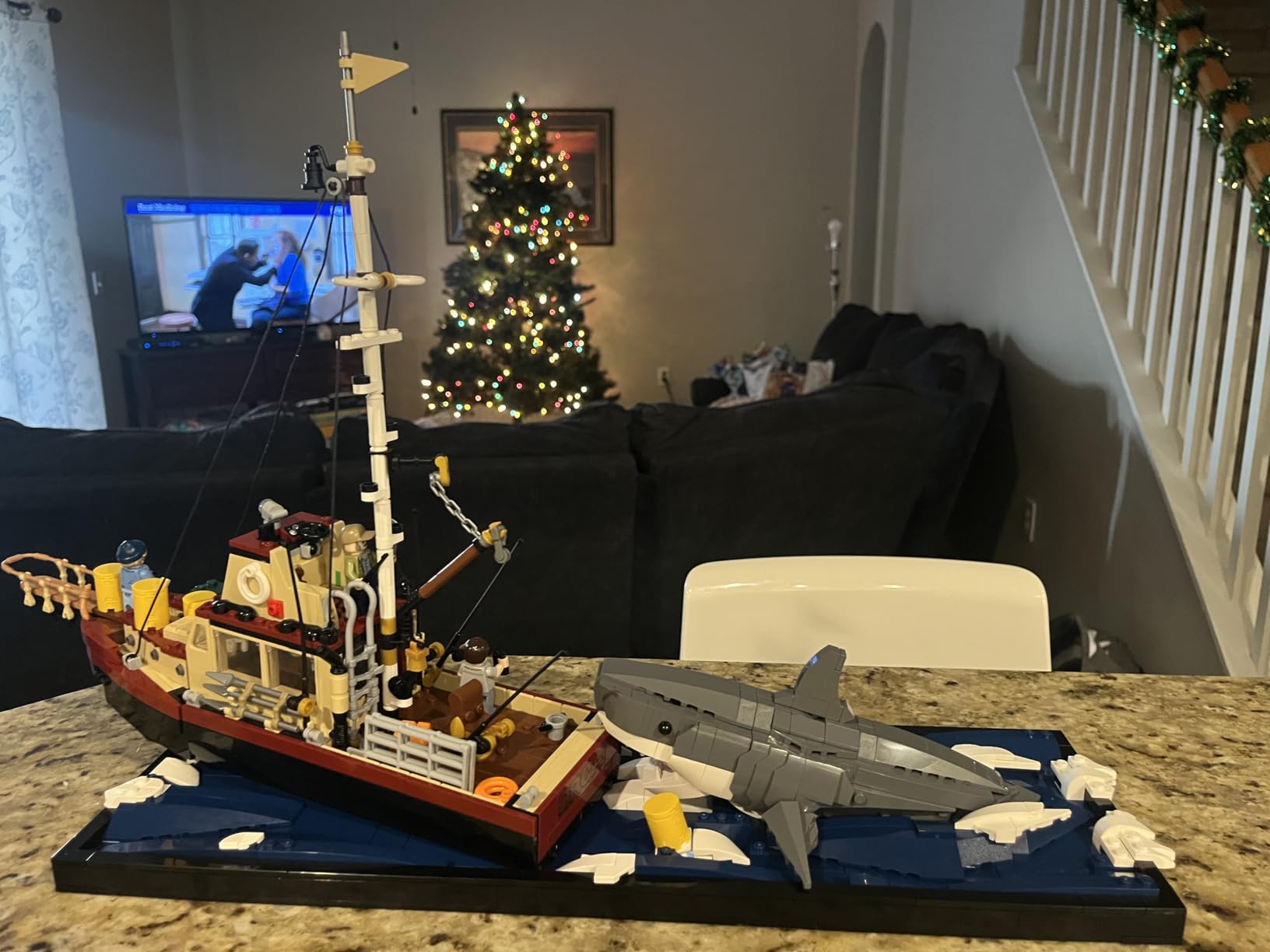LEGO Ideas Jaws Set - Diorama Kit for Fans of The Classic Movie - Shark Toy - Movie Memorabilia Gift for Adults - Includes Orca Boat and Chief Brody, Hooper and Quint Minifigures - 21350 customer photo 2