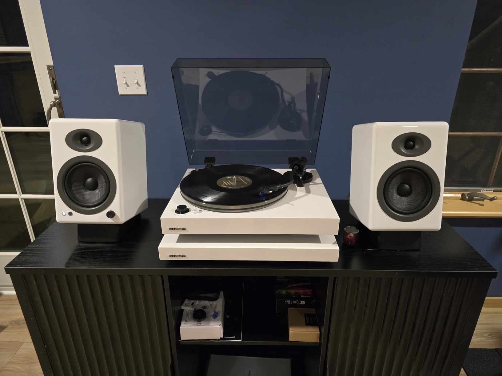 IB40 Turntable Isolation Base Anti-Vibration Wood Platform for Enhanced Sound Clarity and Superior Damping with Height Adjustable Feet, Bubble Level, Universal Compatibility- Natural Walnut customer photo 2