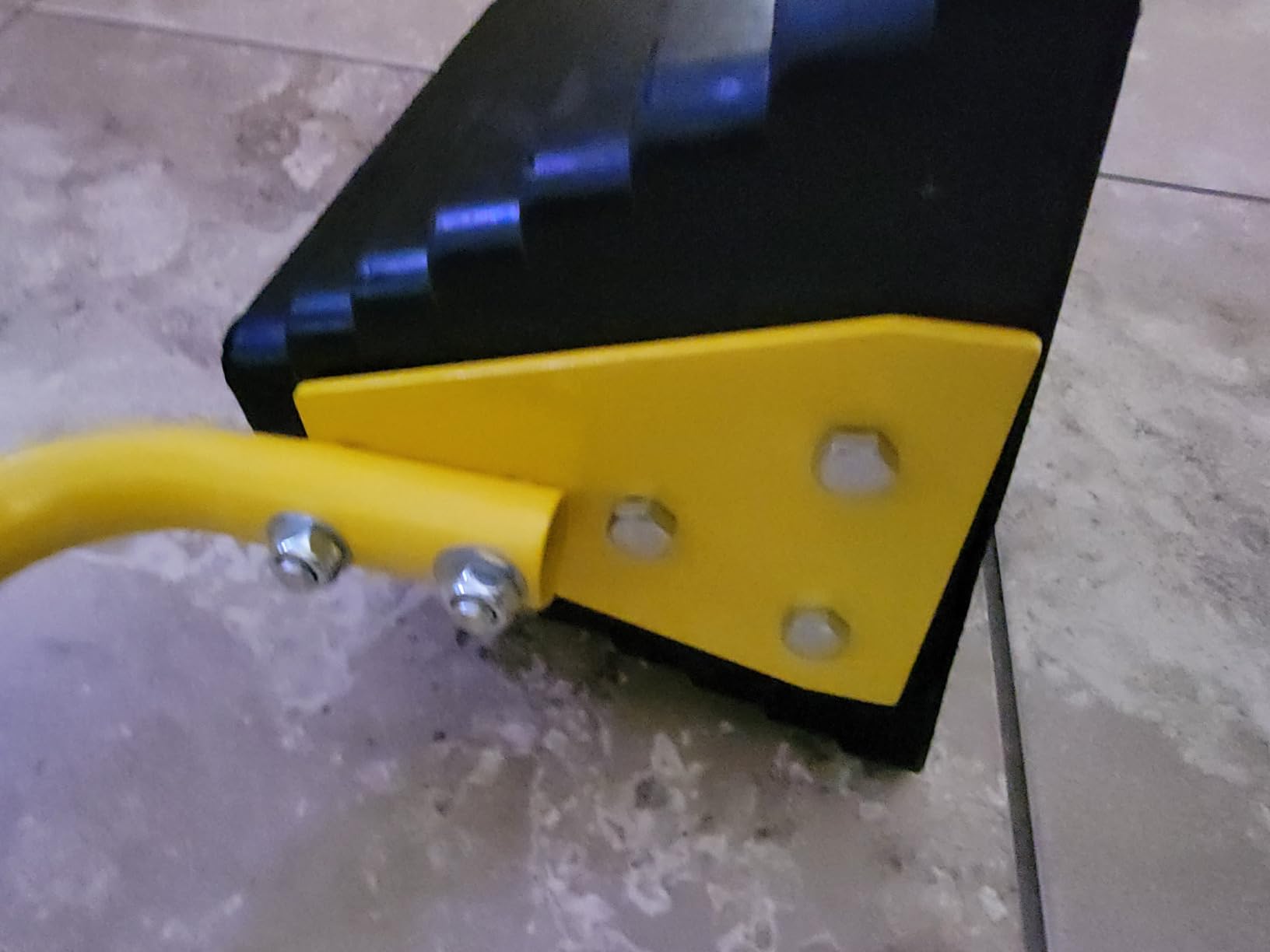 Vergo Industrial Extra Large Wheel Chock 2-Pack - Heavy Duty Molded Rubber XL Wheel Chock for Trucks, Trailers, RVs or Large Freight Equipment - Max Weight Capacity 20 Tons / 40,000 lbs (No Handle) customer photo 2