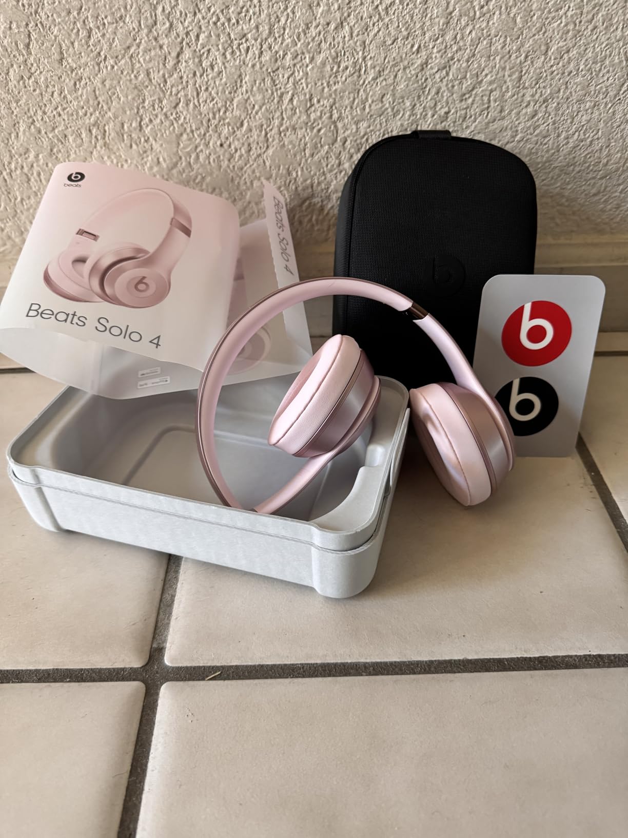 Beats Solo 4 - Wireless On-Ear Bluetooth Headphones, Up to 50-Hour Battery Life, Ultra-Lightweight Comfort, Powerful and Balanced Sound, Apple & Android Compatible customer photo 1