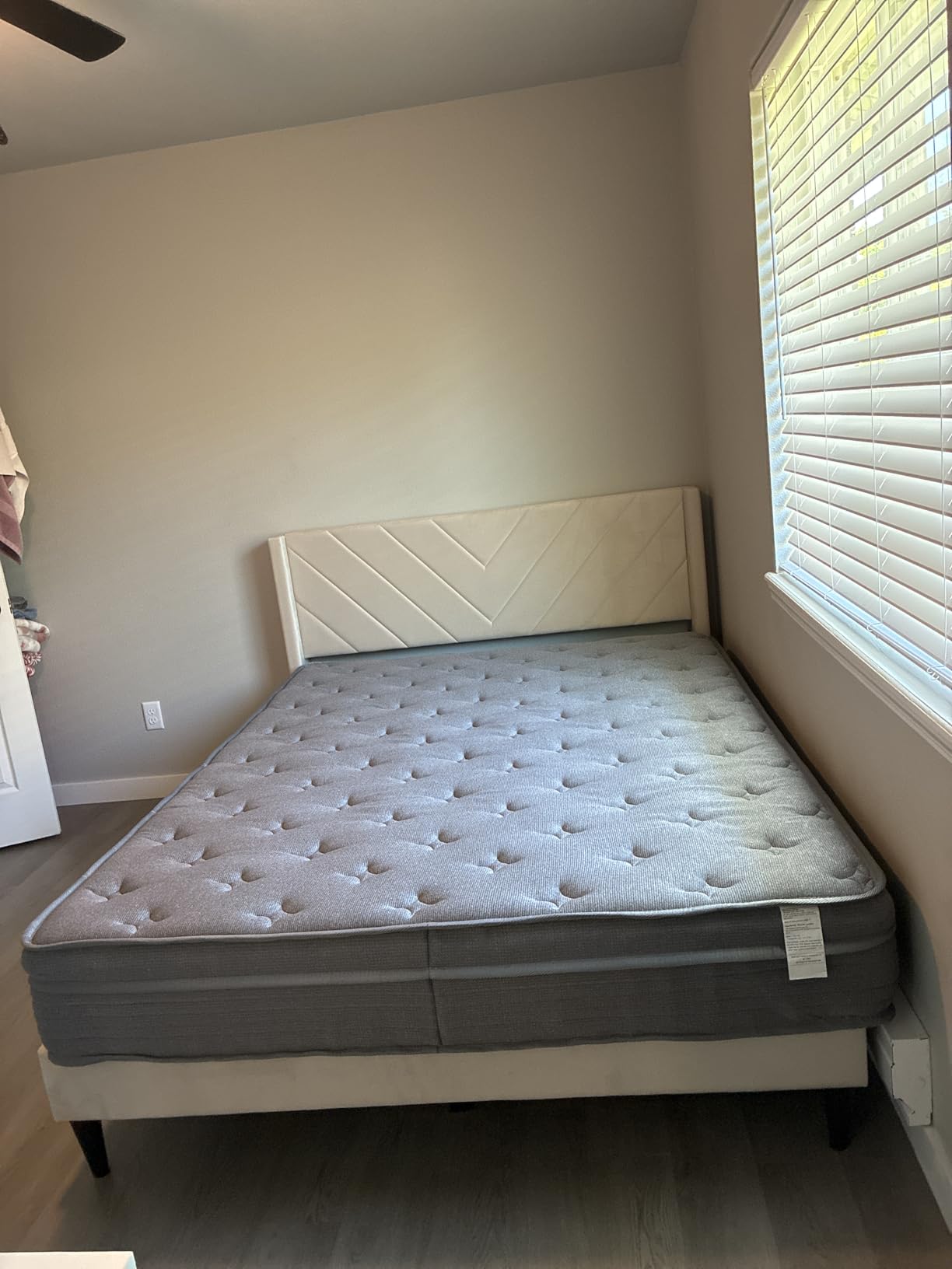 Yaheetech Queen Bed Frame Upholstered Platform Bed with Wing Side/Wooden Slat Support/Tufted Headboard with Wing Side/Mattress Foundation/No Box Spring Needed,Beige Queen Bed customer photo 1