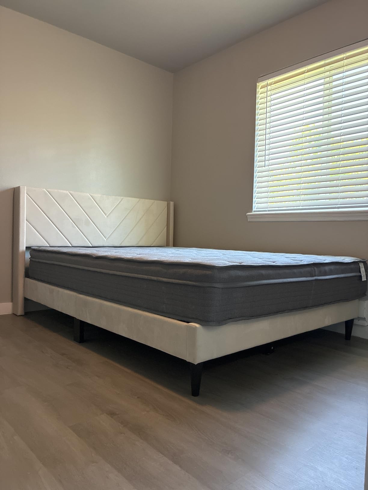 Yaheetech Queen Bed Frame Upholstered Platform Bed with Wing Side/Wooden Slat Support/Tufted Headboard with Wing Side/Mattress Foundation/No Box Spring Needed,Beige Queen Bed customer photo 2