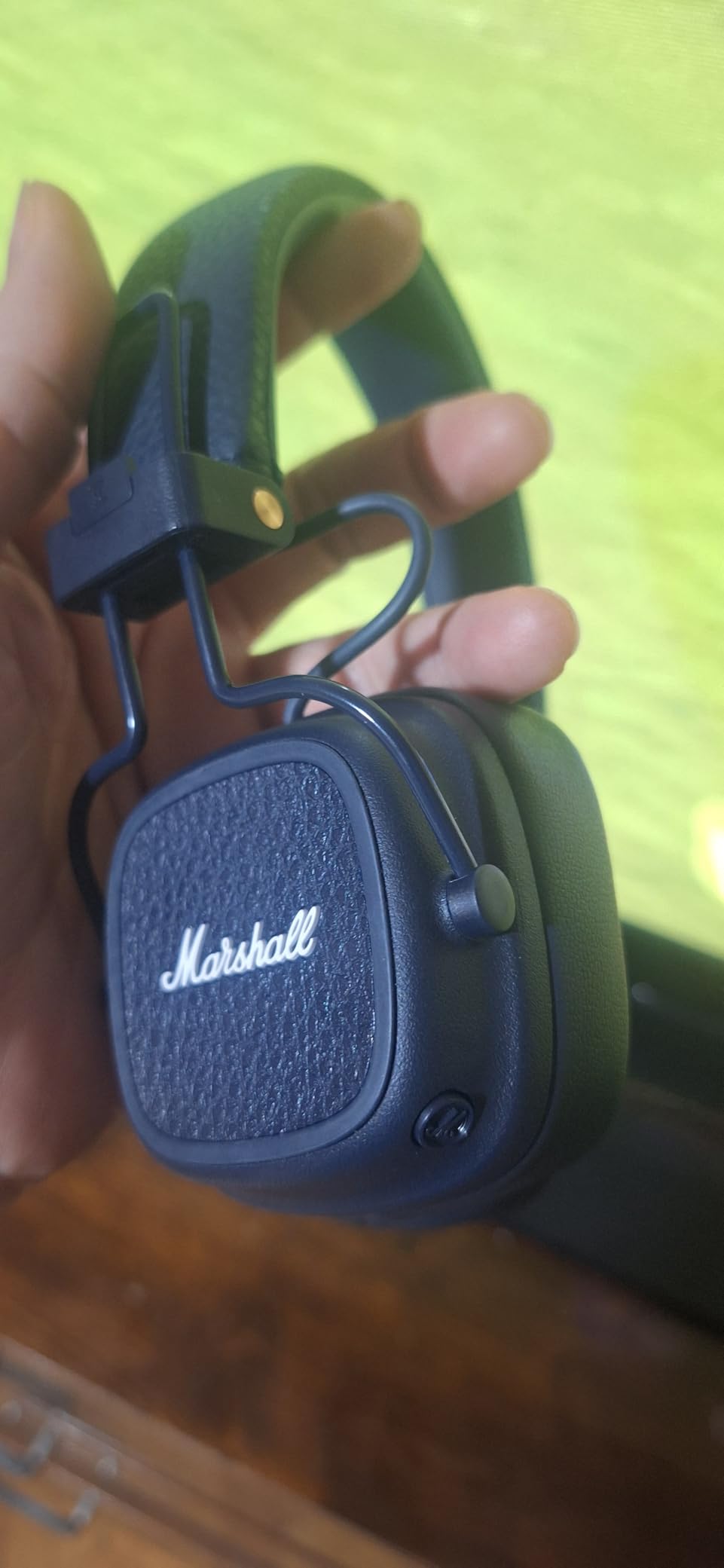Marshall Major V On-Ear Wireless Bluetooth Headphones - Black customer photo 2