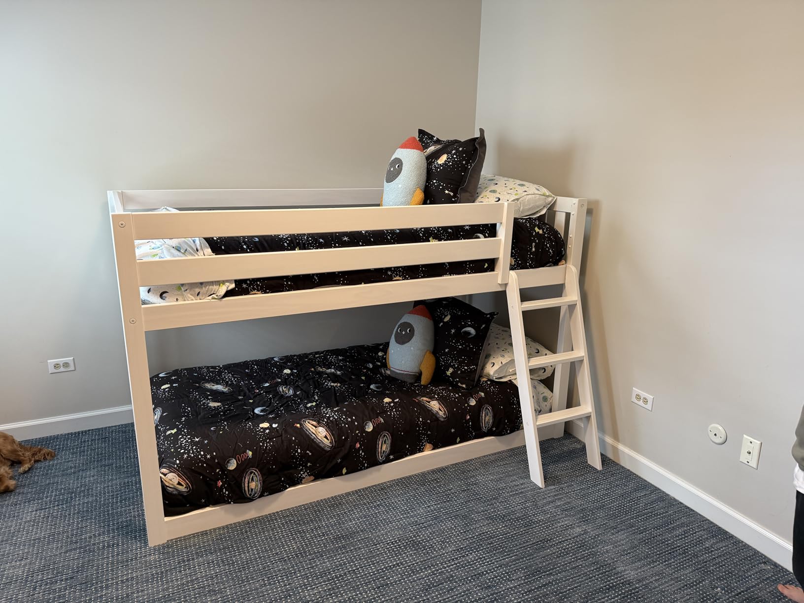 Max & Lily Fundamental Twin Low Bunk Bed, Kids Solid Wood Modern Bed Frame with Strong Wooden Slats, Non-Toxic Finishes, White customer photo 1