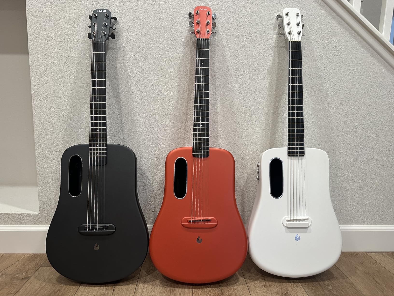 LAVA ME AIR Portable Carbon Fiber Electric-Acoustic Guitar. Travel Guitar for Beginners with Onboard Effects and Magnetic Pickup. Black customer photo 2
