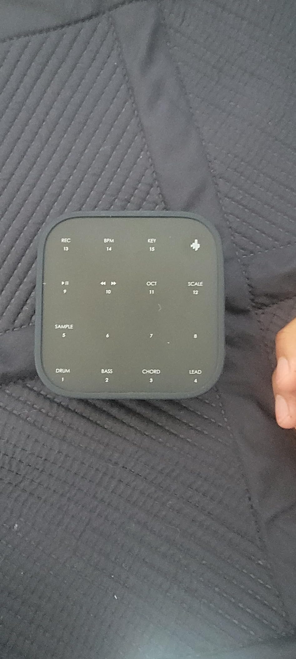 Donner MEDO Bluetooth MIDI Controller, Portable Groovebox | Chord, Sample, Lead, Bass, Drum | Built-in Looper and Synth | iOS, Mac, Windows, Android | Silicone Sleeve, Donner Play & MEDO SYNTH App customer photo 1