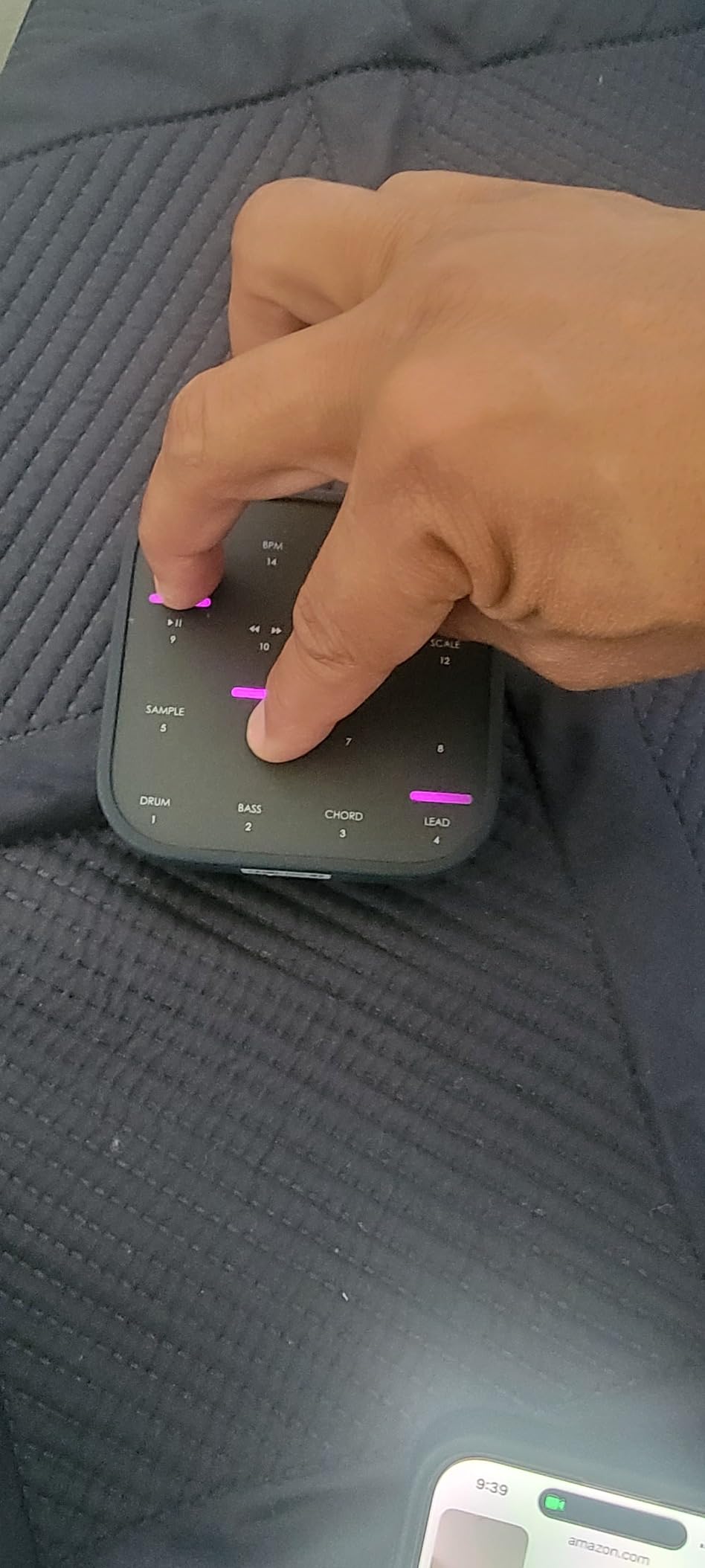 Donner MEDO Bluetooth MIDI Controller, Portable Groovebox | Chord, Sample, Lead, Bass, Drum | Built-in Looper and Synth | iOS, Mac, Windows, Android | Silicone Sleeve, Donner Play & MEDO SYNTH App customer photo 2