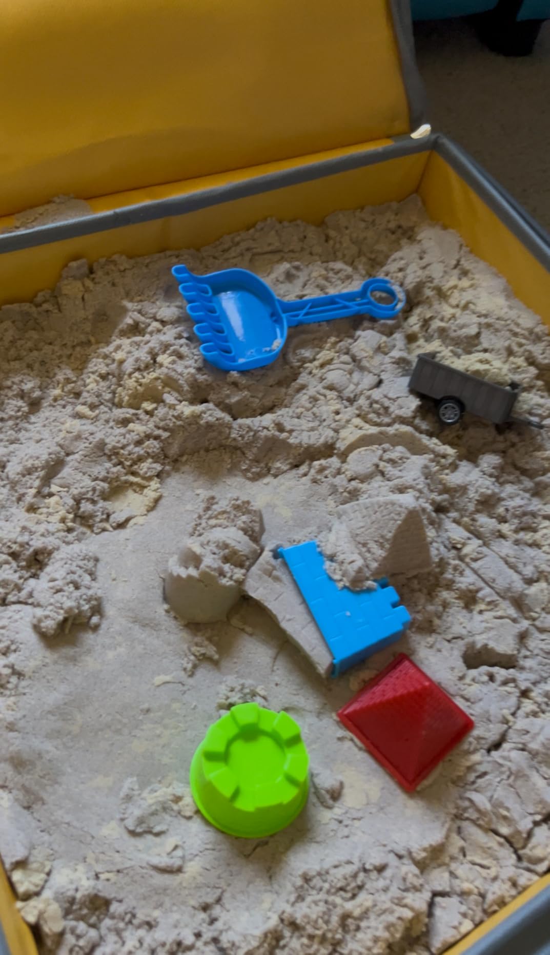 Billeeit Sand Construction Kit with Big Foldable Sandbox and 2.2lbs Moldable Sensory Play Sand, Truck Toys Including Castle Molds and Other Accessories - 36Pcs Set Gifts for Kids 3+ customer photo 2