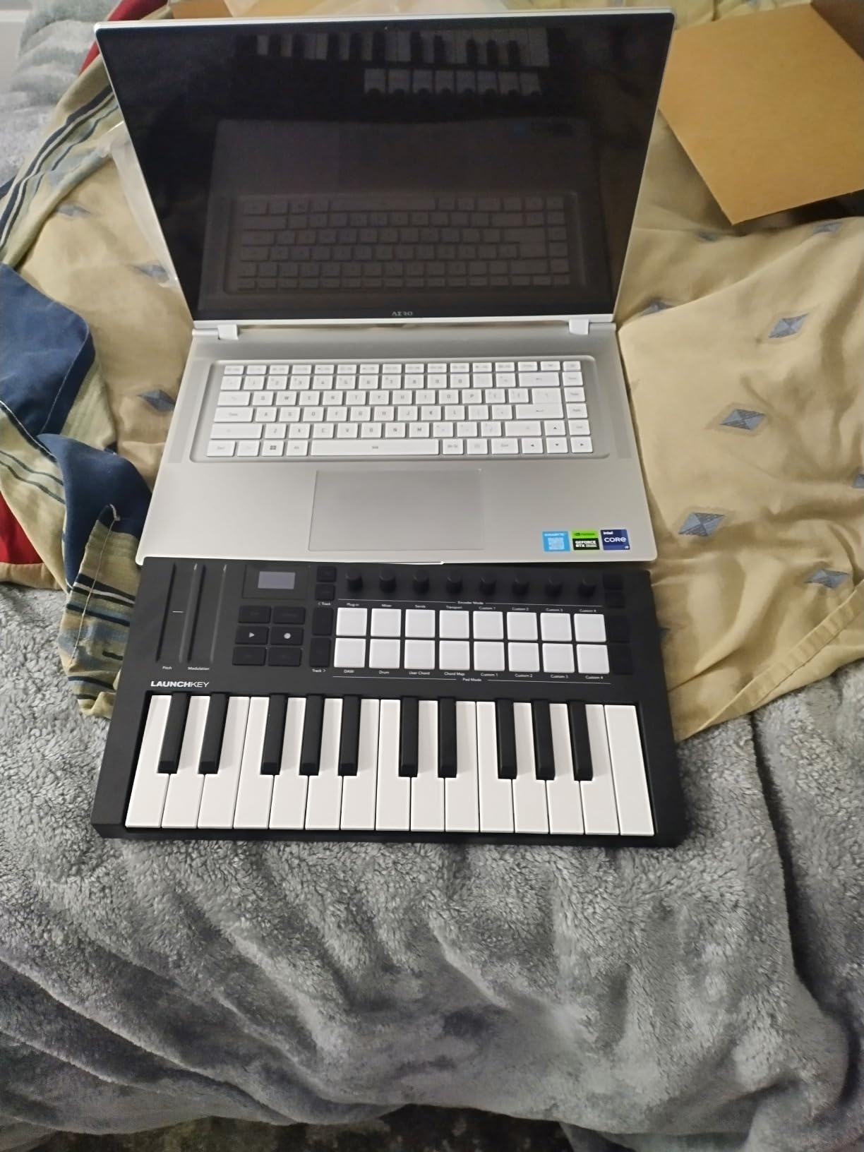 Novation Launchkey 49 MK4 - 49 Key Semi-Weighted USB MIDI Keyboard Controller with DAW Integration, Chord & Scale Modes, 8 Drum Pads, & Arpeggiator customer photo 2
