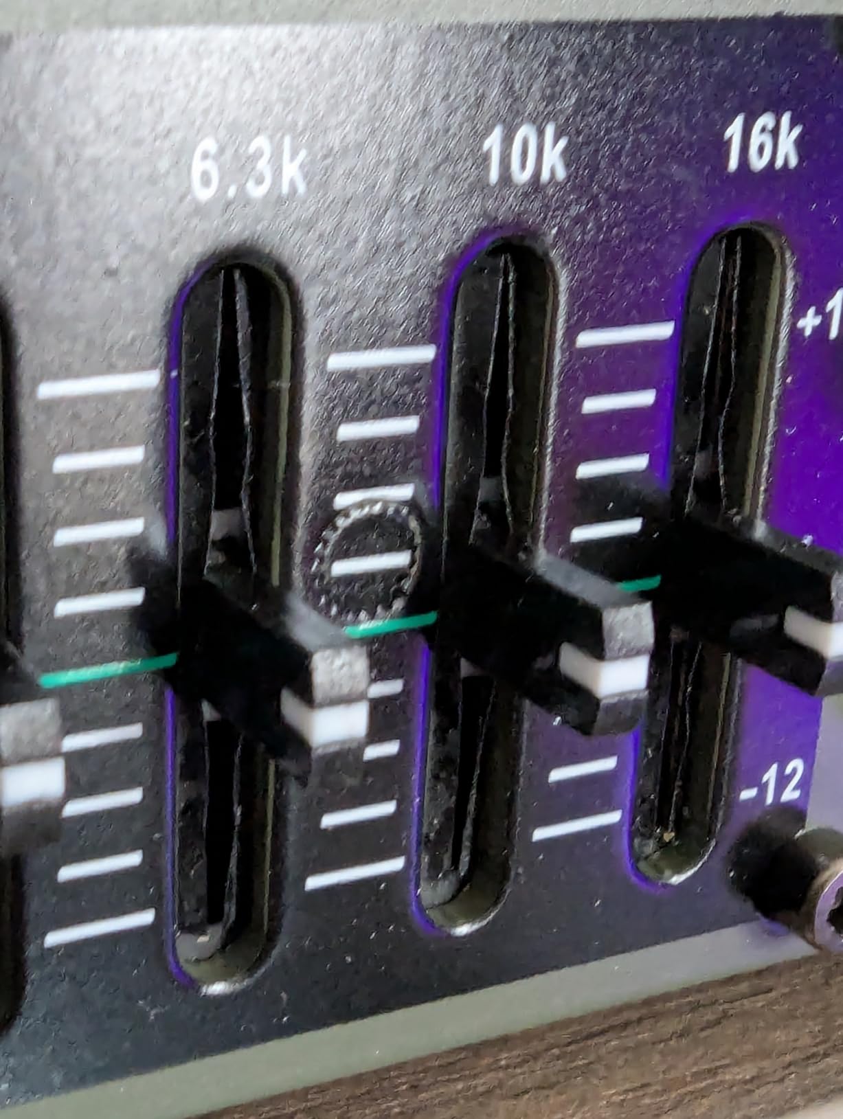 Graphic Equalizer 15-Band Stereo EQ for Home Audio, Dual Channel Professional DJ Equalizer, Noise Reduction 1U Rack Mount (EQ-215) customer photo 2
