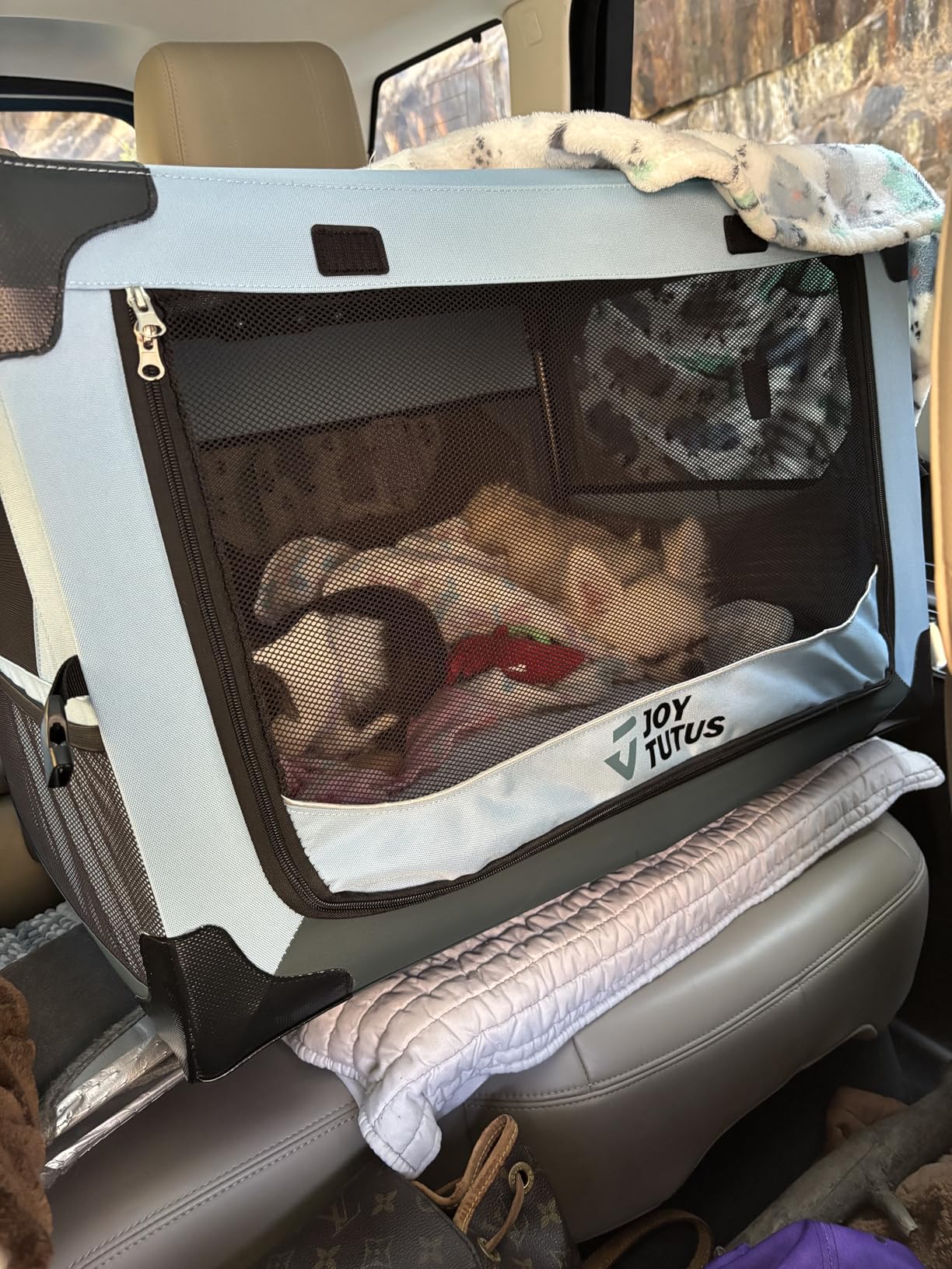 JOYTUTUS Collapsible Dog Crate, 26 Inch Portable Pet Crate for Car, Travel Dog Kennel Foldable Dog Crate for Medium Dog 44lbs, Soft Cat Carrier Fit for Indoor & Outdoor/Car Back Seat/Trunk customer photo 1