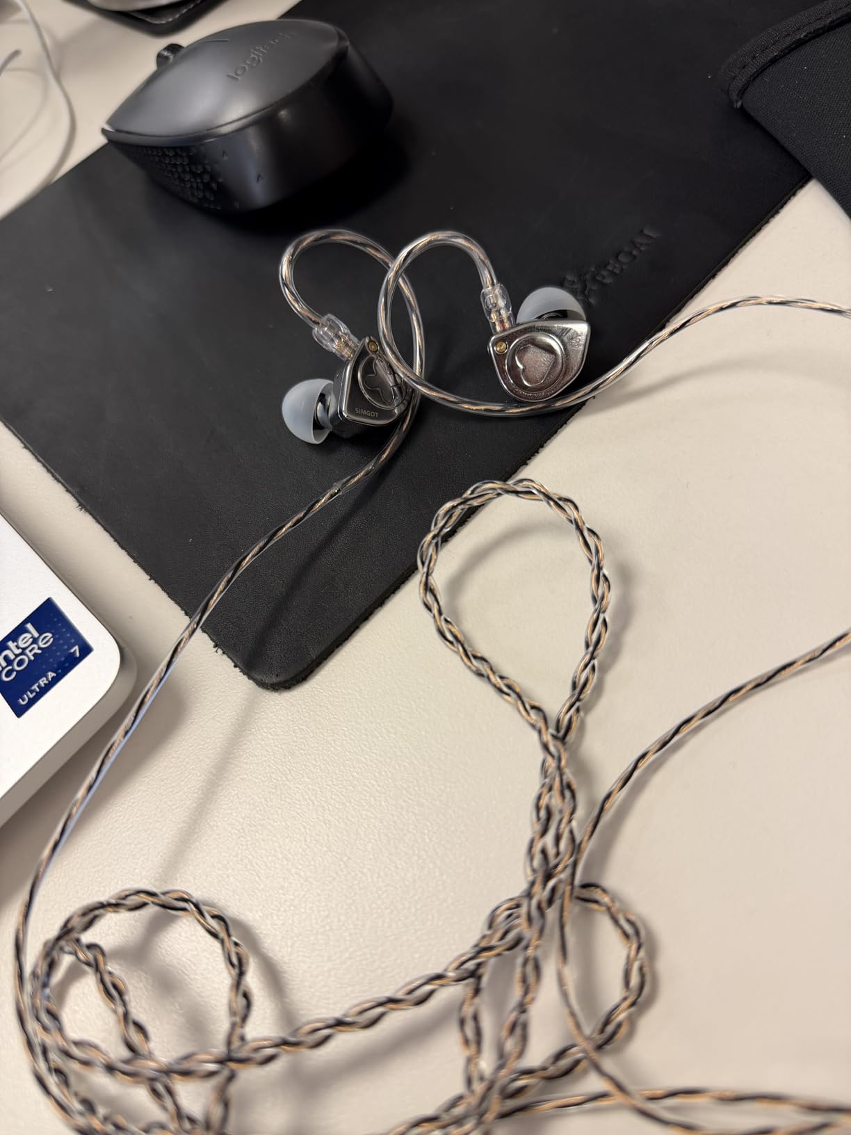 Linsoul SIMGOT EW300 1DD+1Planar+1PZT Hybrid Driver in Ear Monitor, Wired Earbuds IEM, Gaming Earbuds with Detachable Nozzles, Silver-Plated OFC IEM Cable for Audiophile Musician (Standard Edition) customer photo 1