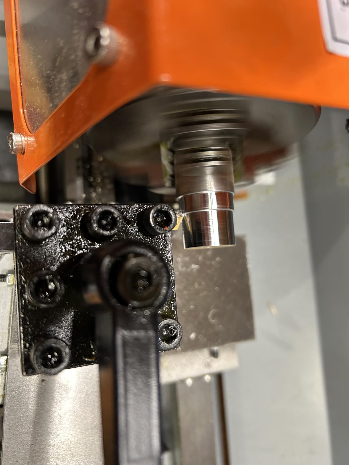 VEVOR Metal Lathe, 8.3'' x 29.5'' Benchtop Metal Lathe 0-2500 RPM Continuously Variable Speed 750W Brushless Motor Metal Gears with LCD Display customer photo 1
