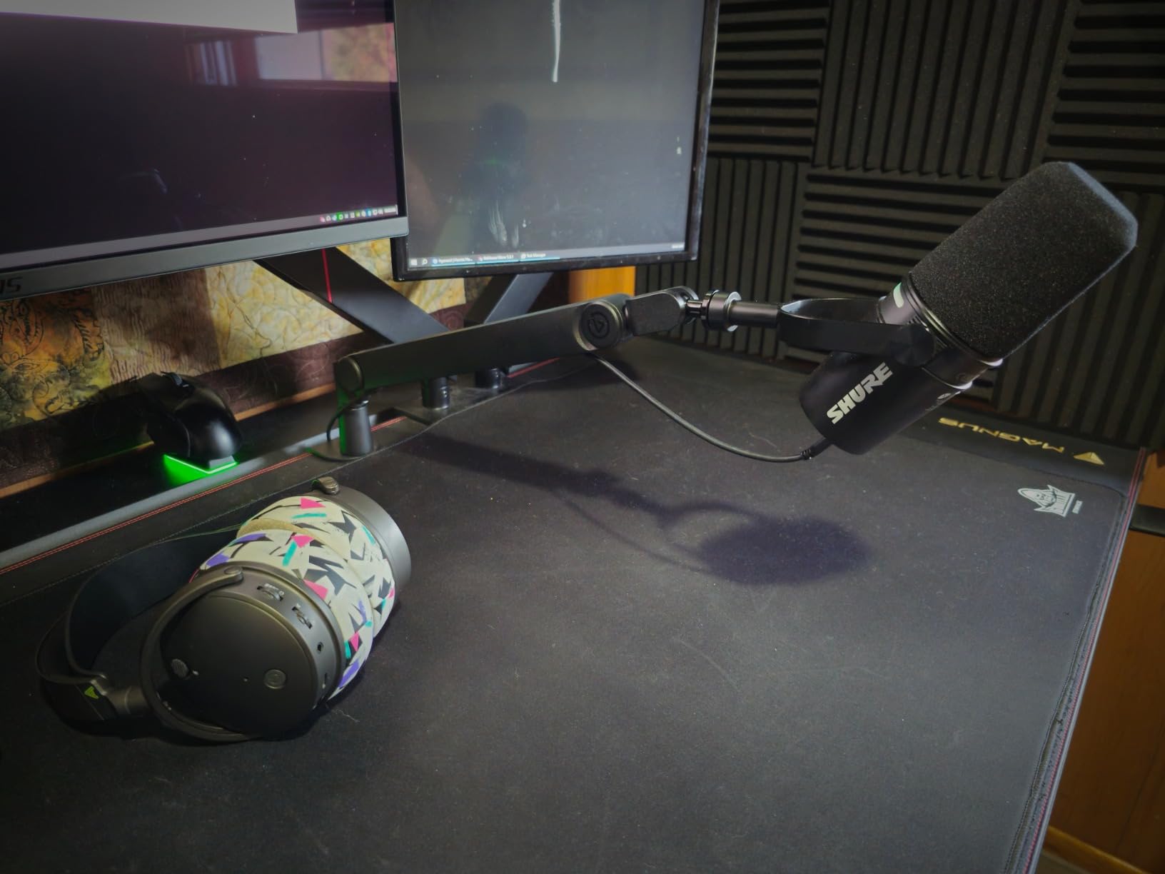 Elgato Wave Mic Arm Pro - 360 Degree Rotatable Low Profile Gas Spring Microphone Arm, Works Mics/Shure SM7B/HyperX QuadCast/Rode/Blue Yeti & More - for Broadcasting/Podcasting/Streaming customer photo 2