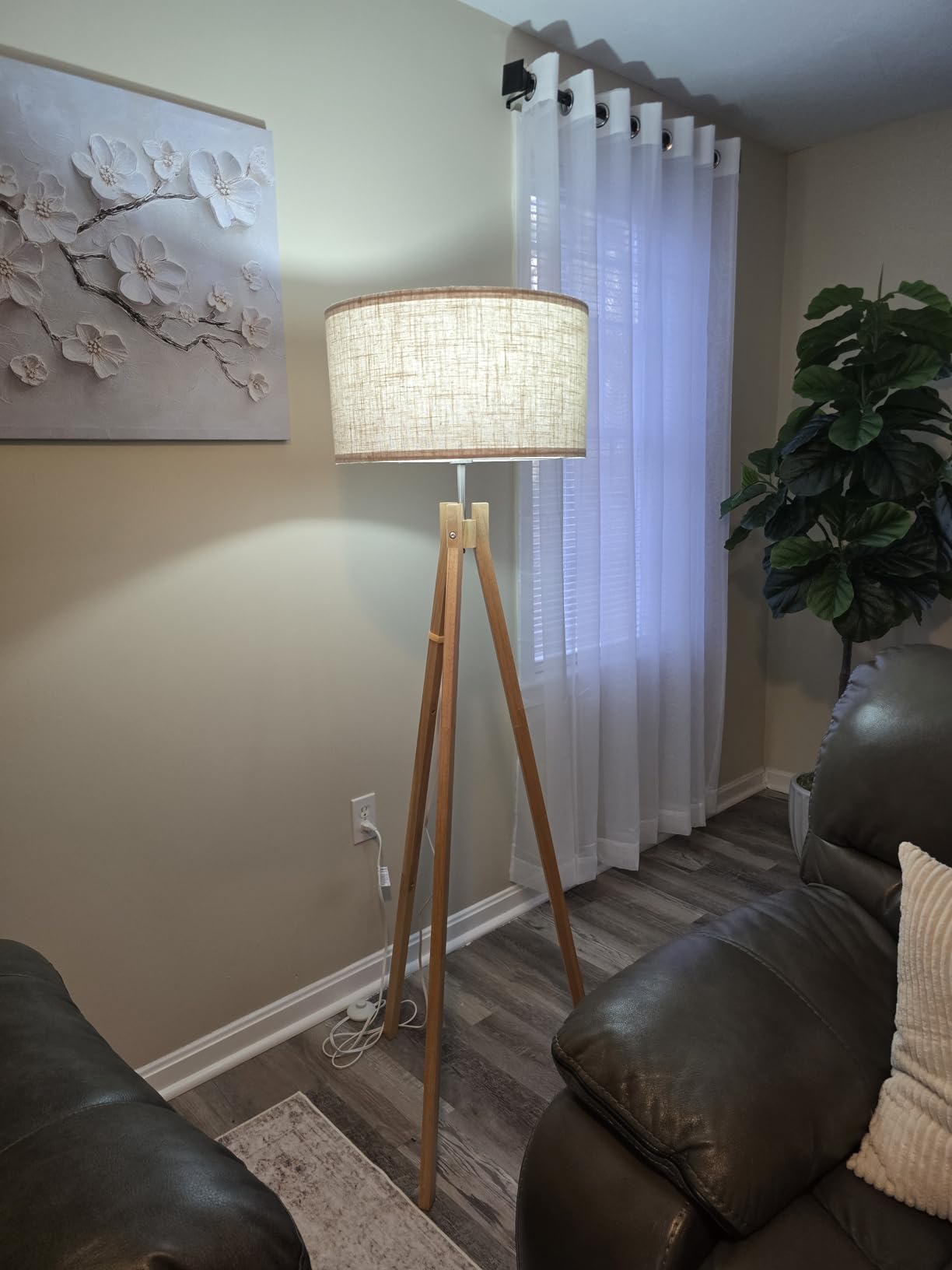 ELYONA Nordic Wood Tripod Floor Lamp, Modern Reading Standing Lamp for Living Room, 3 Color Temperatures LED Bulb Included Flaxen Lamp Shade, Boho Natural Wooden Floor Lamp for Bedroom Office Kids Room customer photo 1