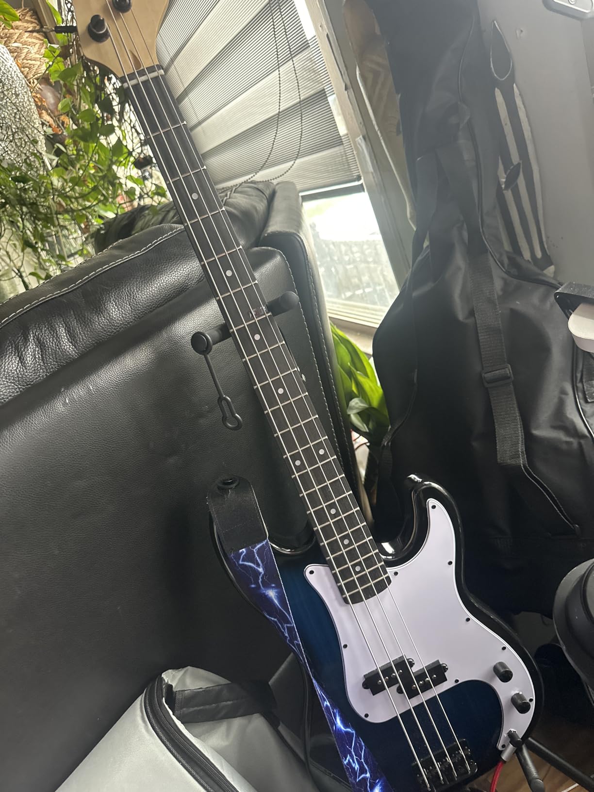 Best Choice Products Full Size Beginner 4-String Electric Bass Guitar, Wooden PB-Style Bass Starter Set w/Padded Carrying Case - Black/White customer photo 2