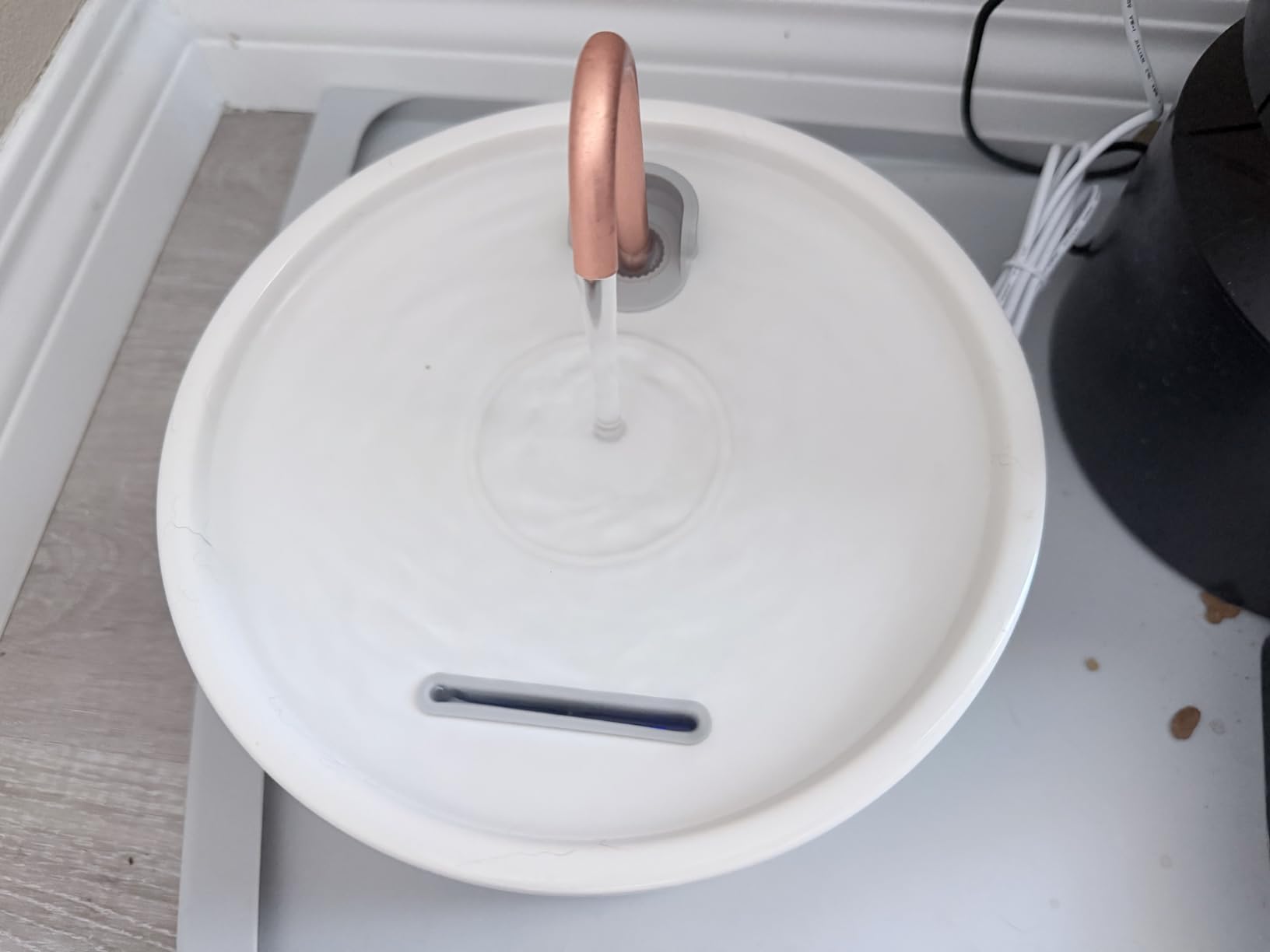 MISFANS Ceramic Cat Water Fountain - 2.1L/71oz - All-Ceramic Body & Pure Copper Water Spout - Non-Toxic - Automatic Pet Drinking Fountain Indoor with Ultra-Quiet Pump (White) customer photo 1