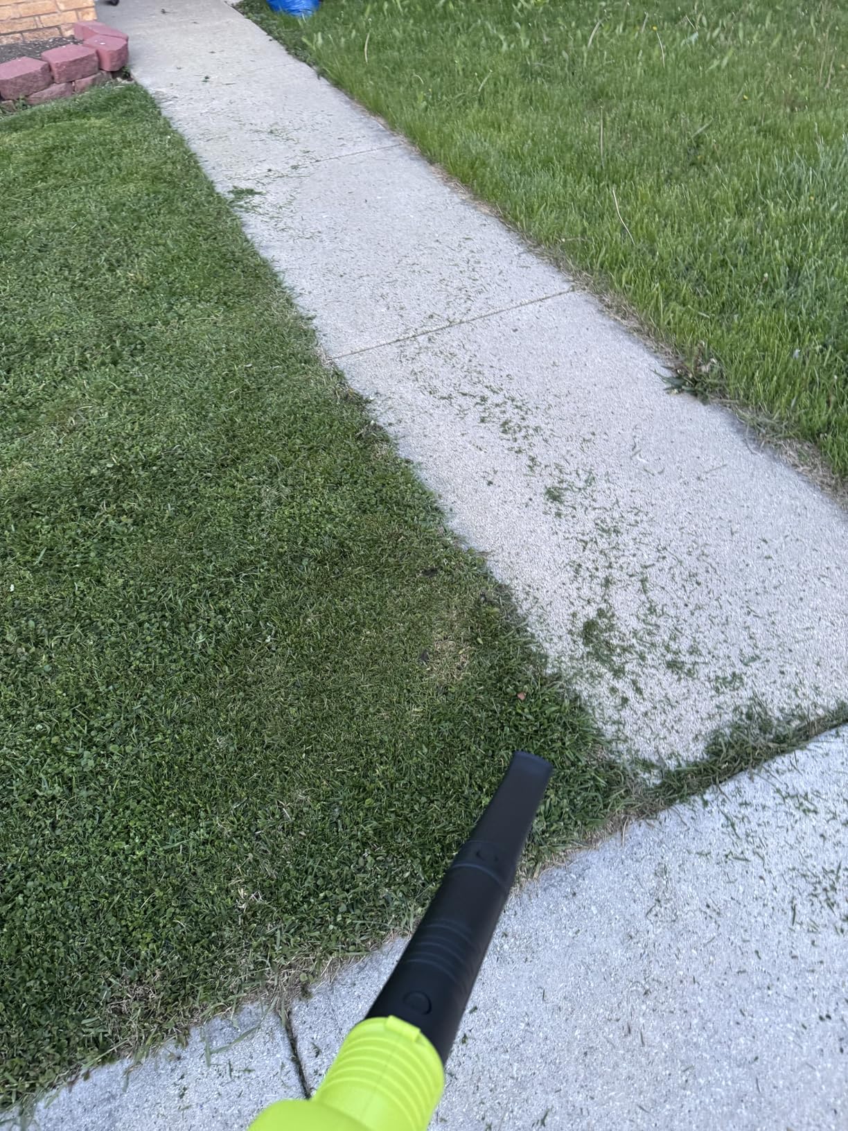 Leaf Blower Cordless - 21V Powerful Electric Leaf Blower with 2 Batteries and Charger, 2 Speed Modes, 2.0Ah Lightweight Battery Powered Leaf Blowers for Lawn Care, Patio, Dust, Blowing Leaves customer photo 2